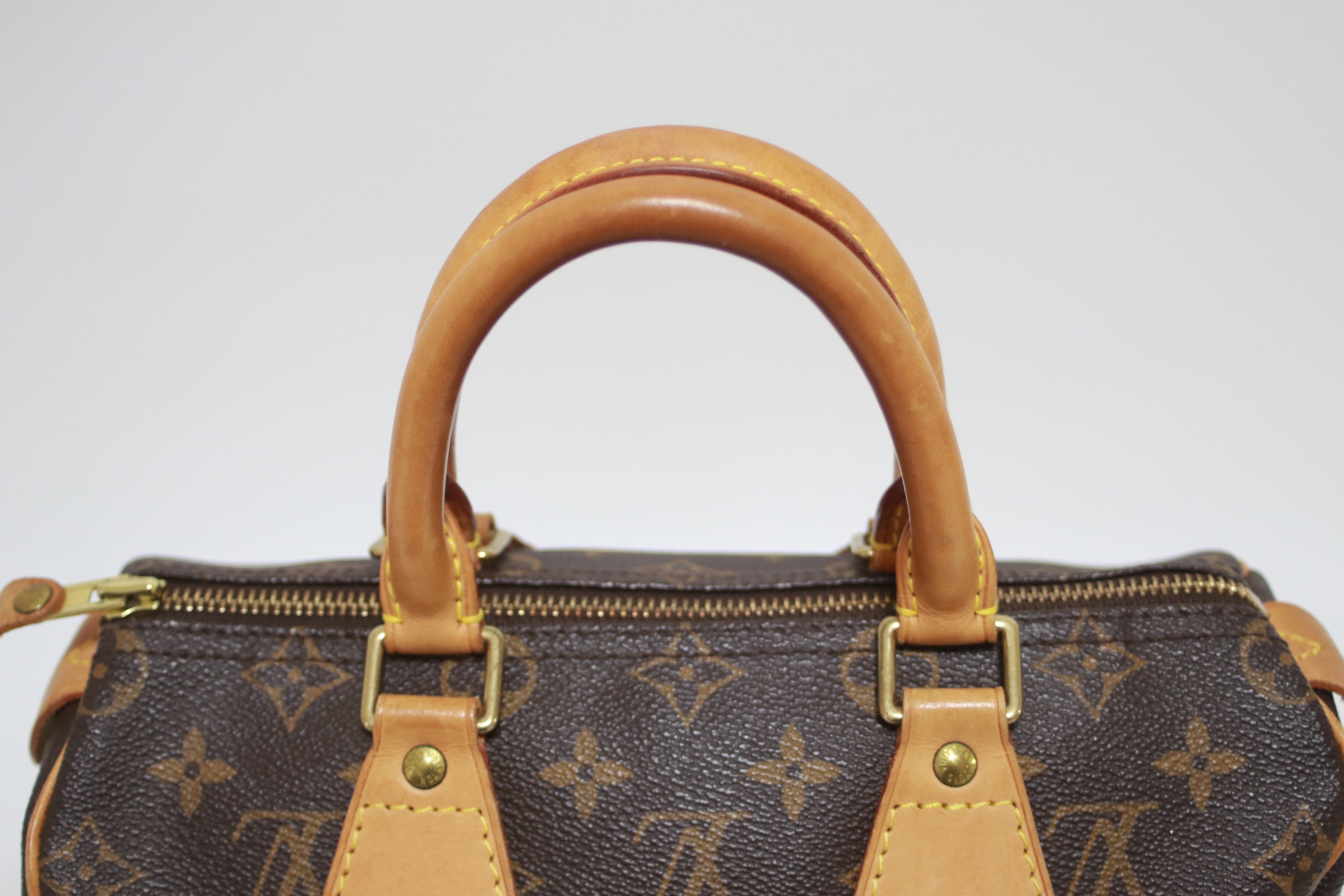 Louis Vuitton Speedy 25 Monogram Handbag Used
