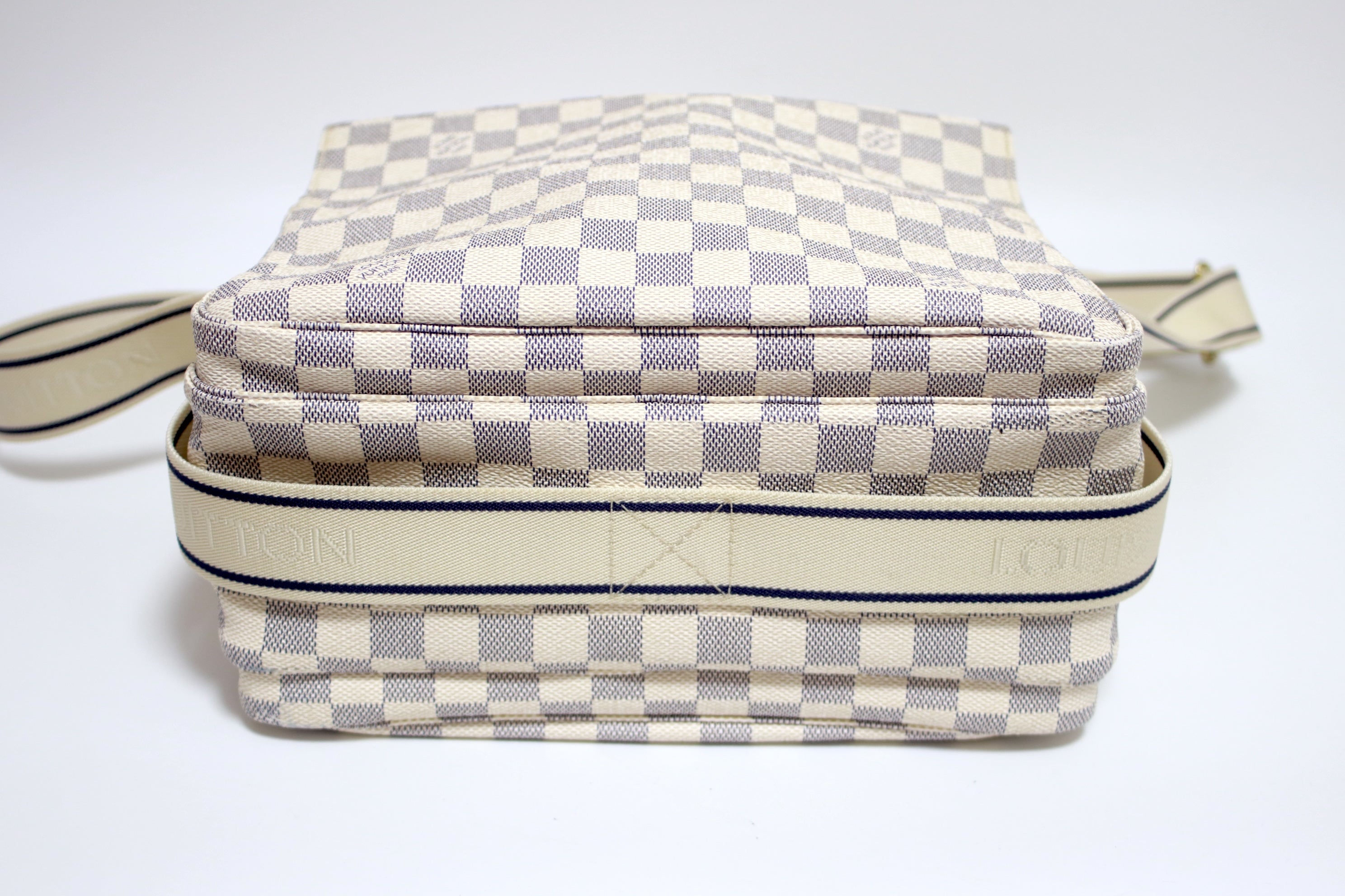 Louis Vuitton Naviglio Damier Azur Messenger Bag Used