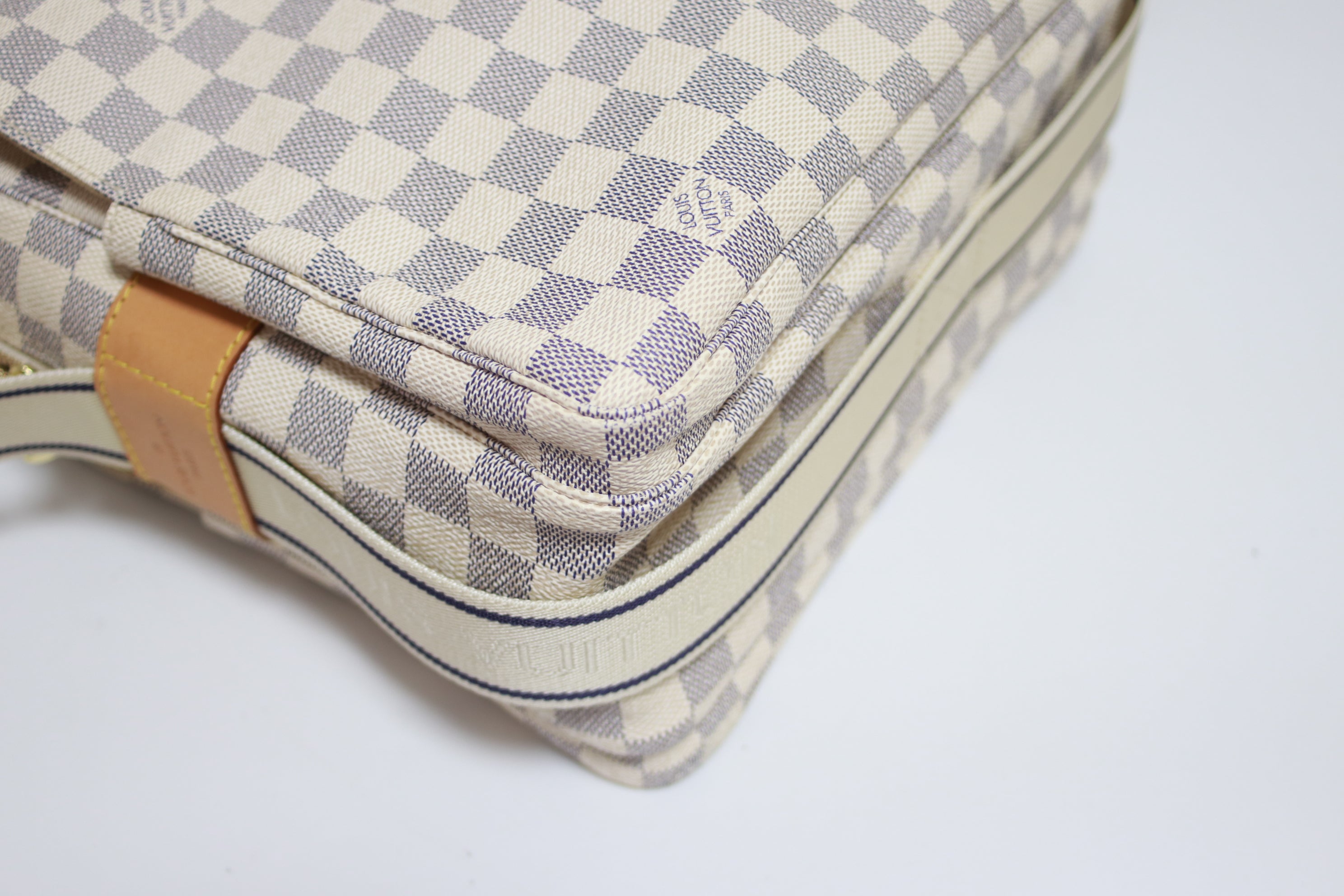 Louis Vuitton Naviglio Damier Azur Messenger Bag Used