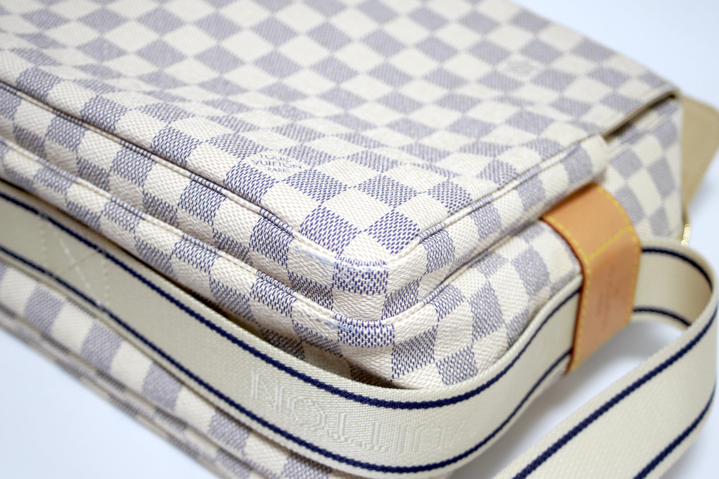 Louis Vuitton Naviglio Damier Azur Messenger Bag Used