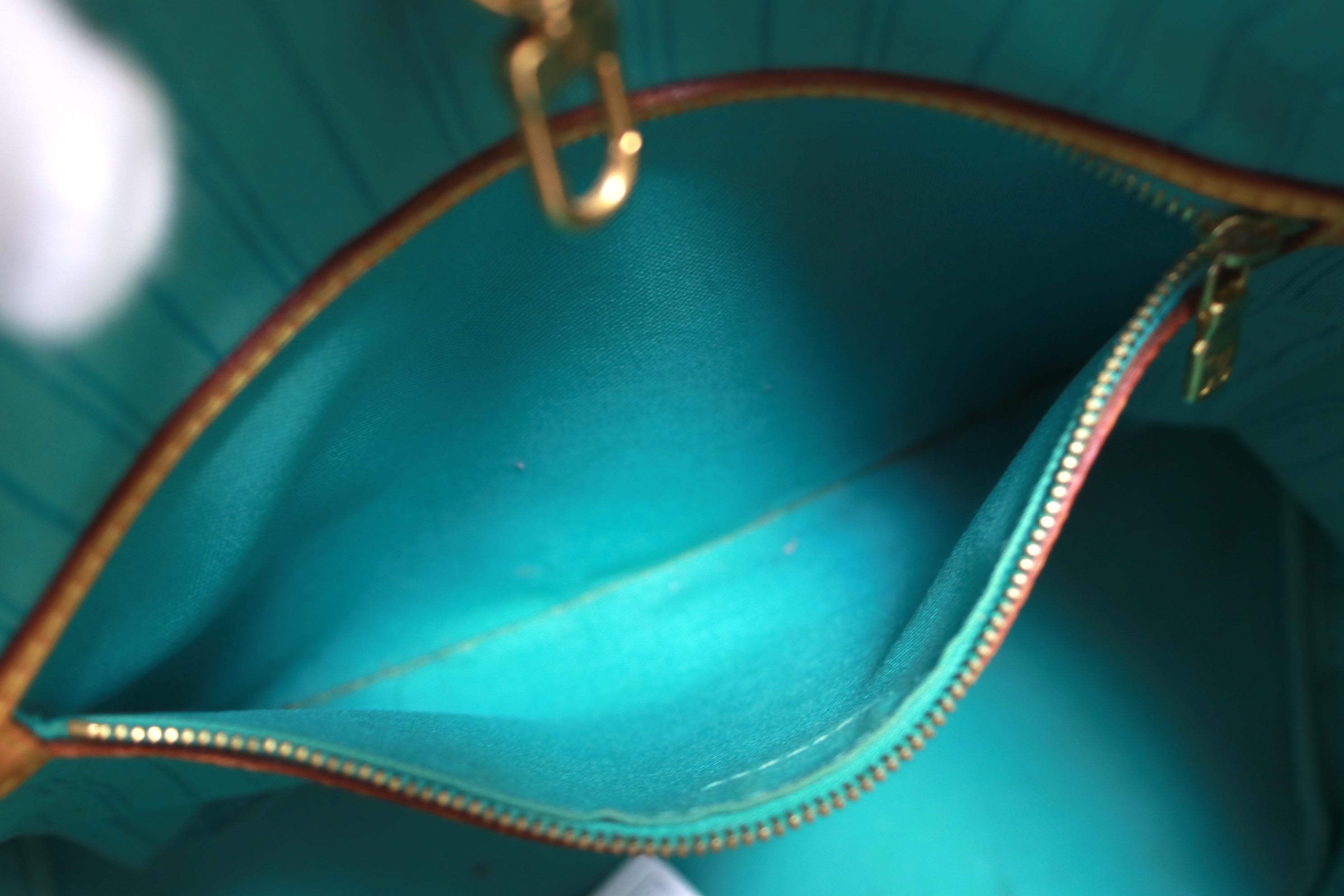 Louis Vuitton Limited Edition Neverfull MM V Turquoise Shoulder Bag Used
