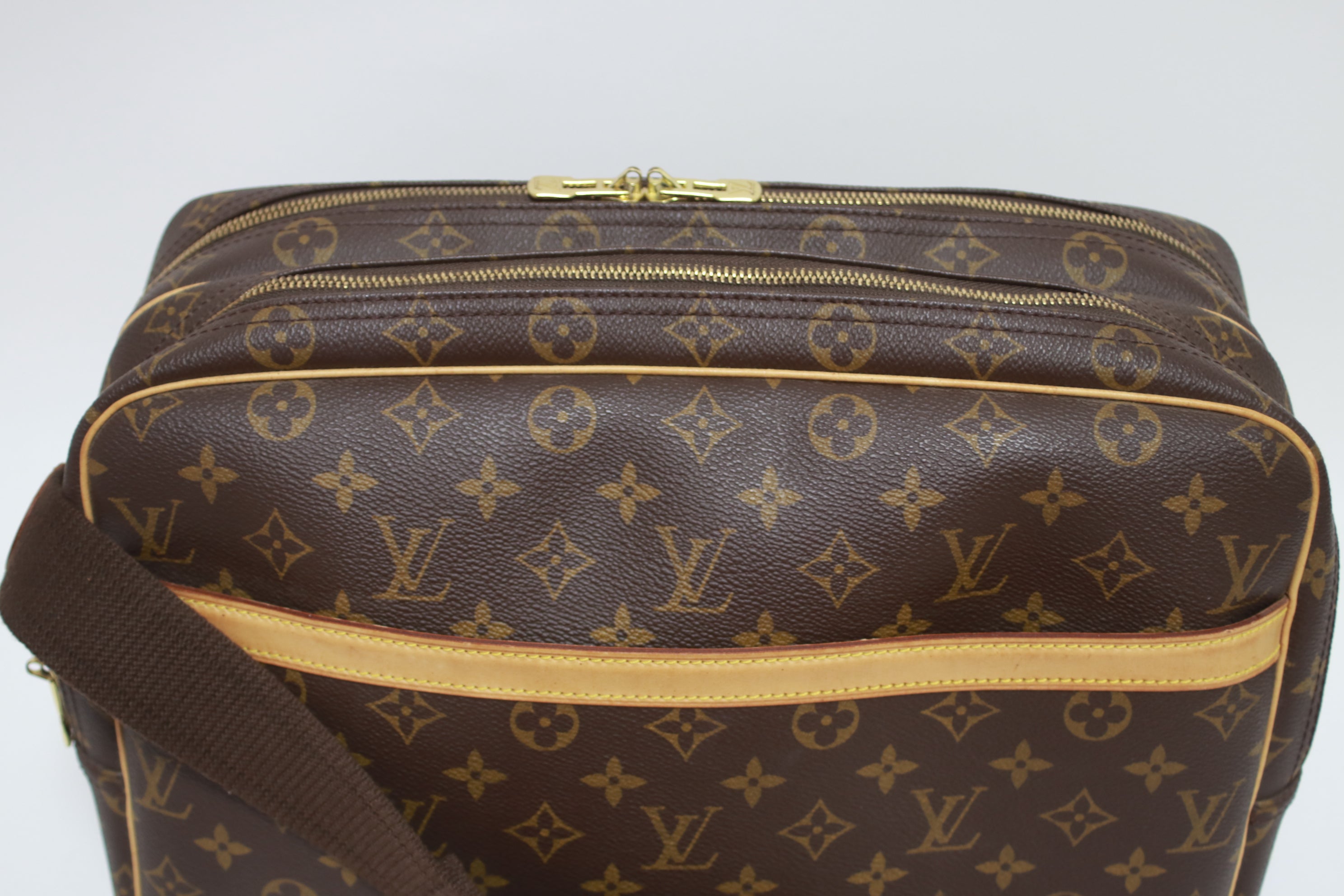 Louis Vuitton Reporter GM Messenger Bag Used