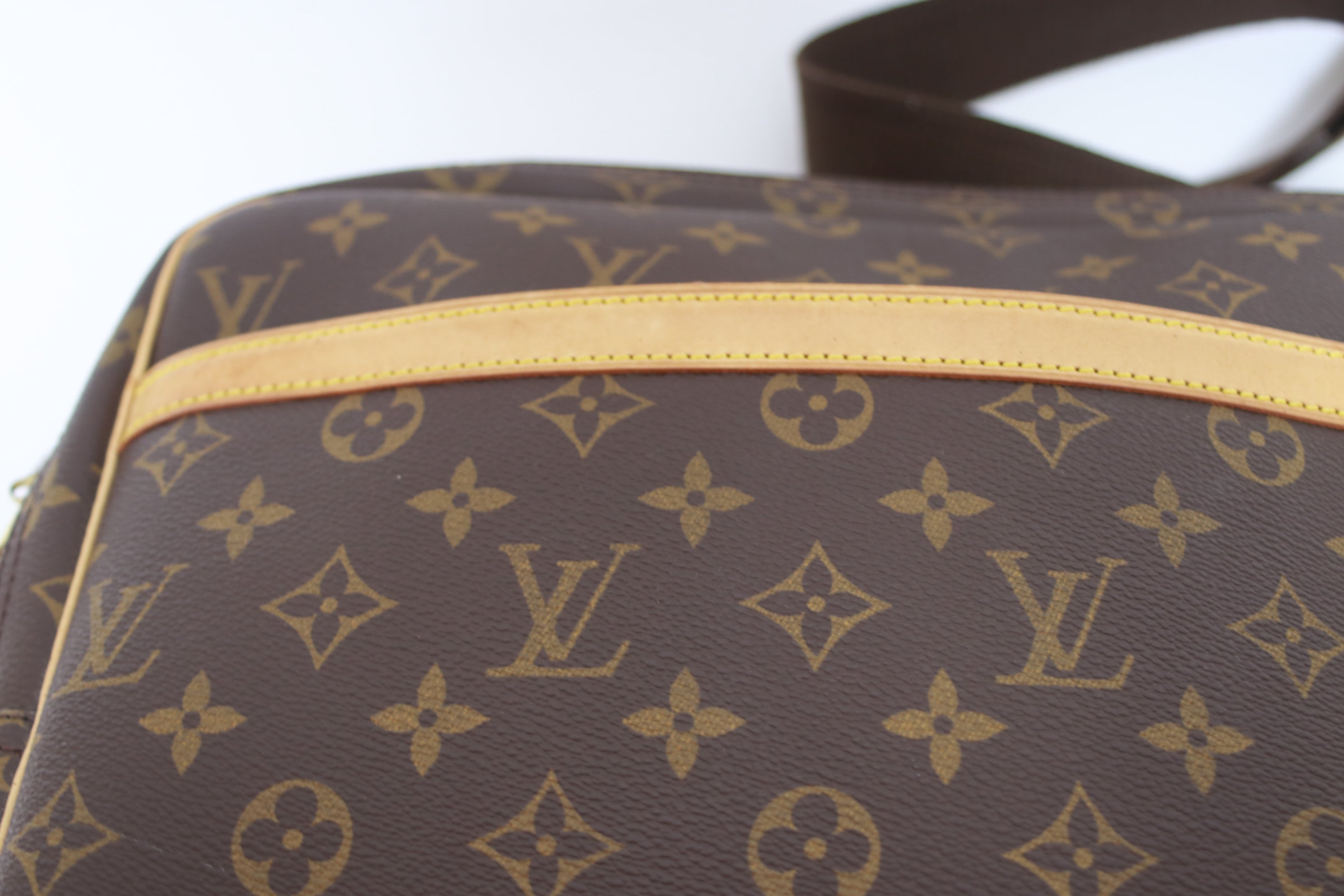 Louis Vuitton Reporter GM Messenger Bag Used