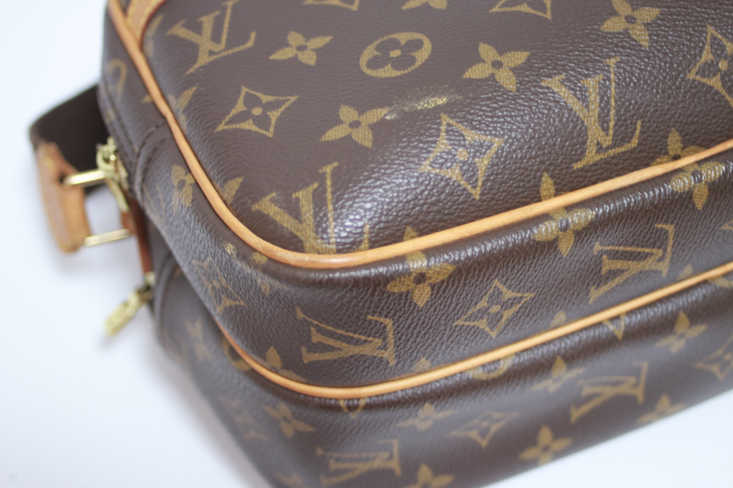 Louis Vuitton Reporter PM Messenger Bag Used