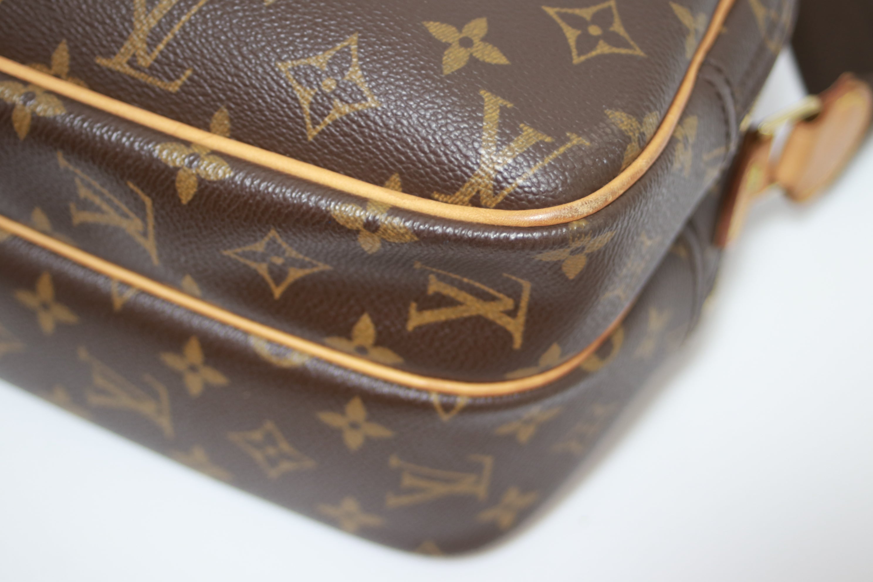 Louis Vuitton Reporter PM Messenger Bag Used