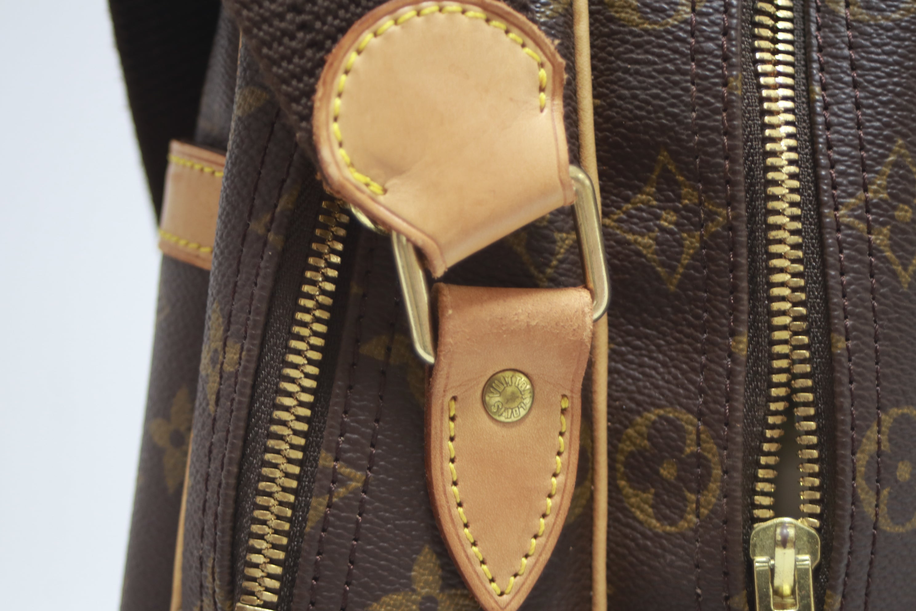 Louis Vuitton Reporter GM Messenger Bag Used
