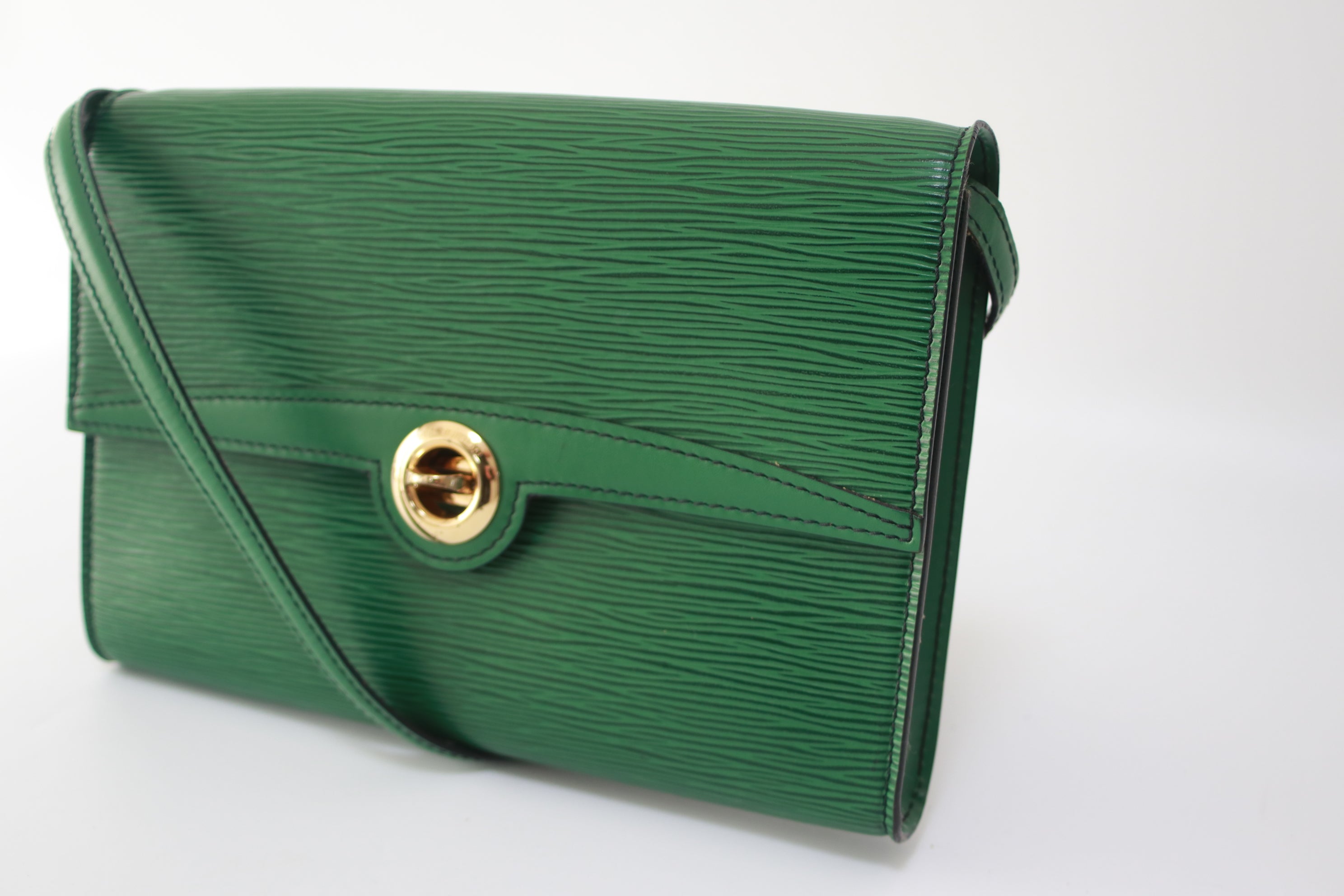 Borsa a tracolla Louis Vuitton Pochette Arche Epi verde usata