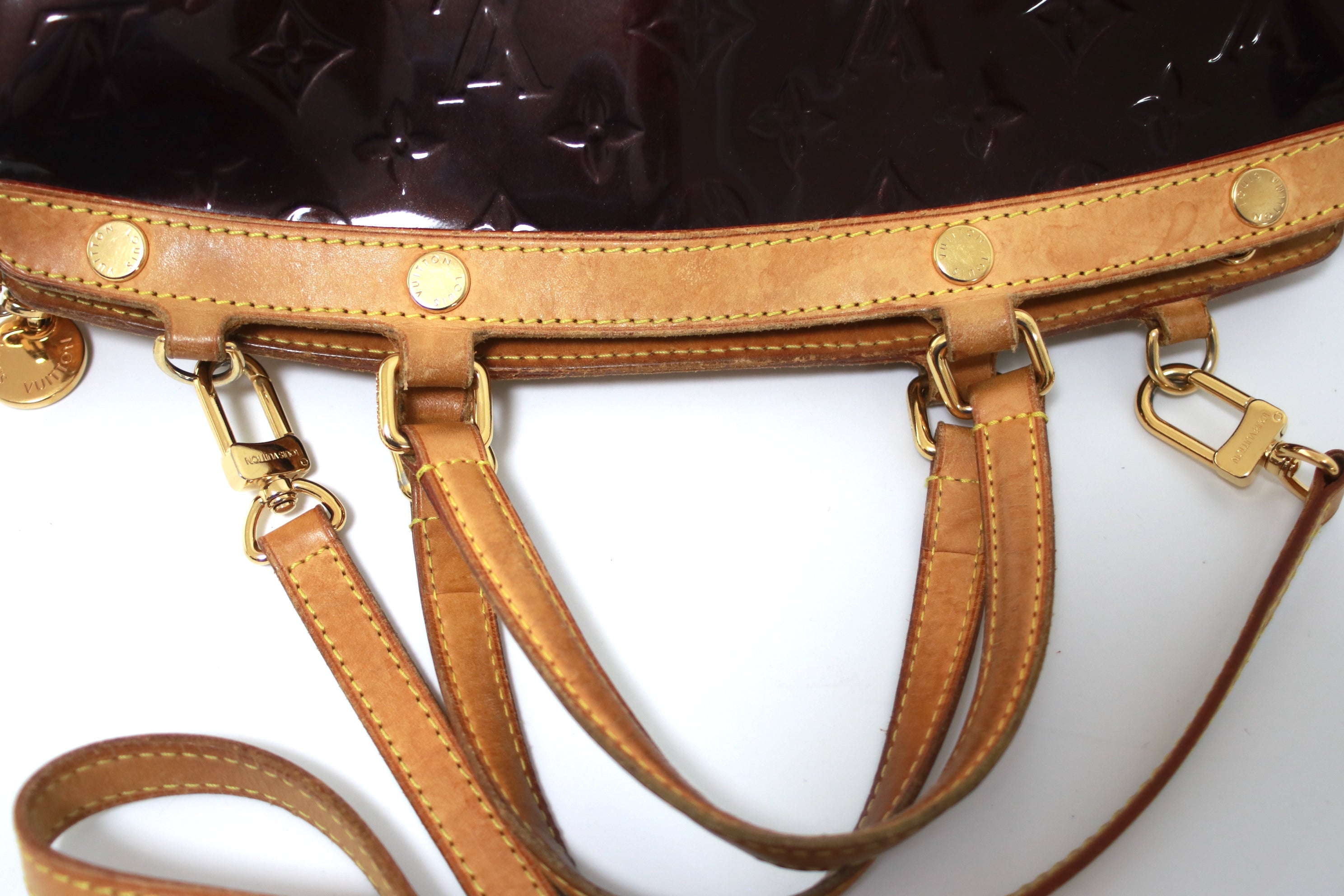 Louis Vuitton Brea MM Vernis Shoulder Bag Used