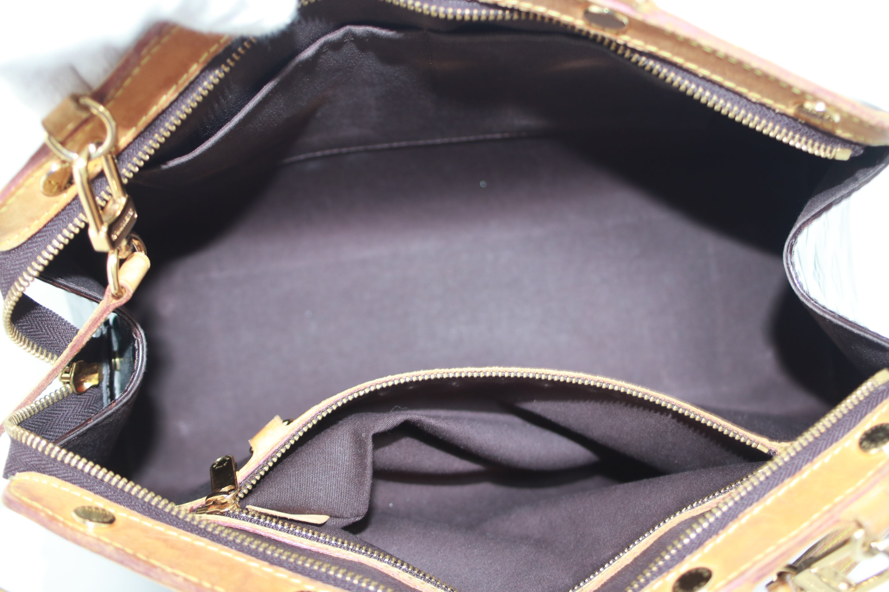 Louis Vuitton Brea MM Vernis Shoulder Bag Used