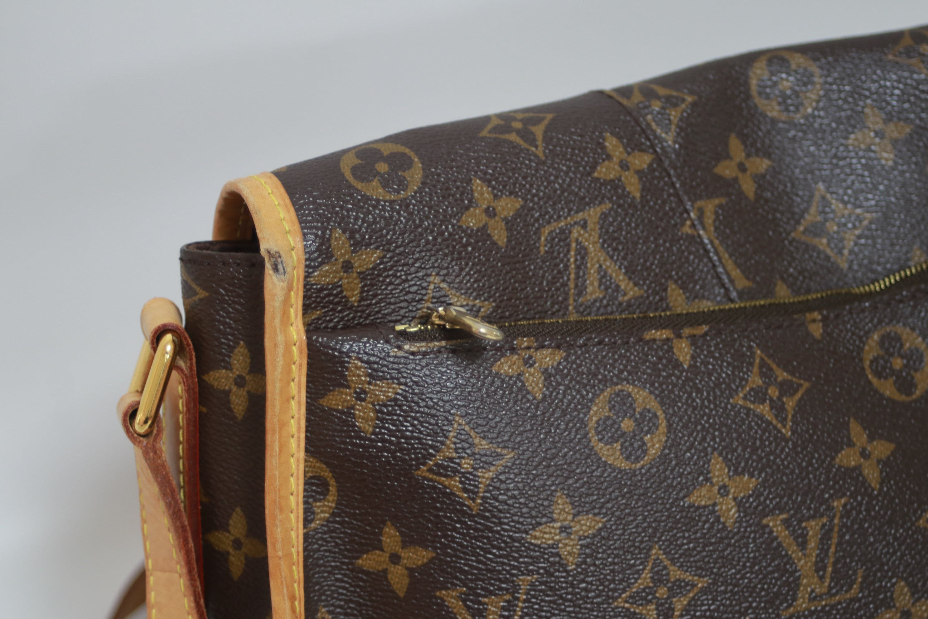 Louis Vuitton Menilmontant MM Shoulder Bag Used