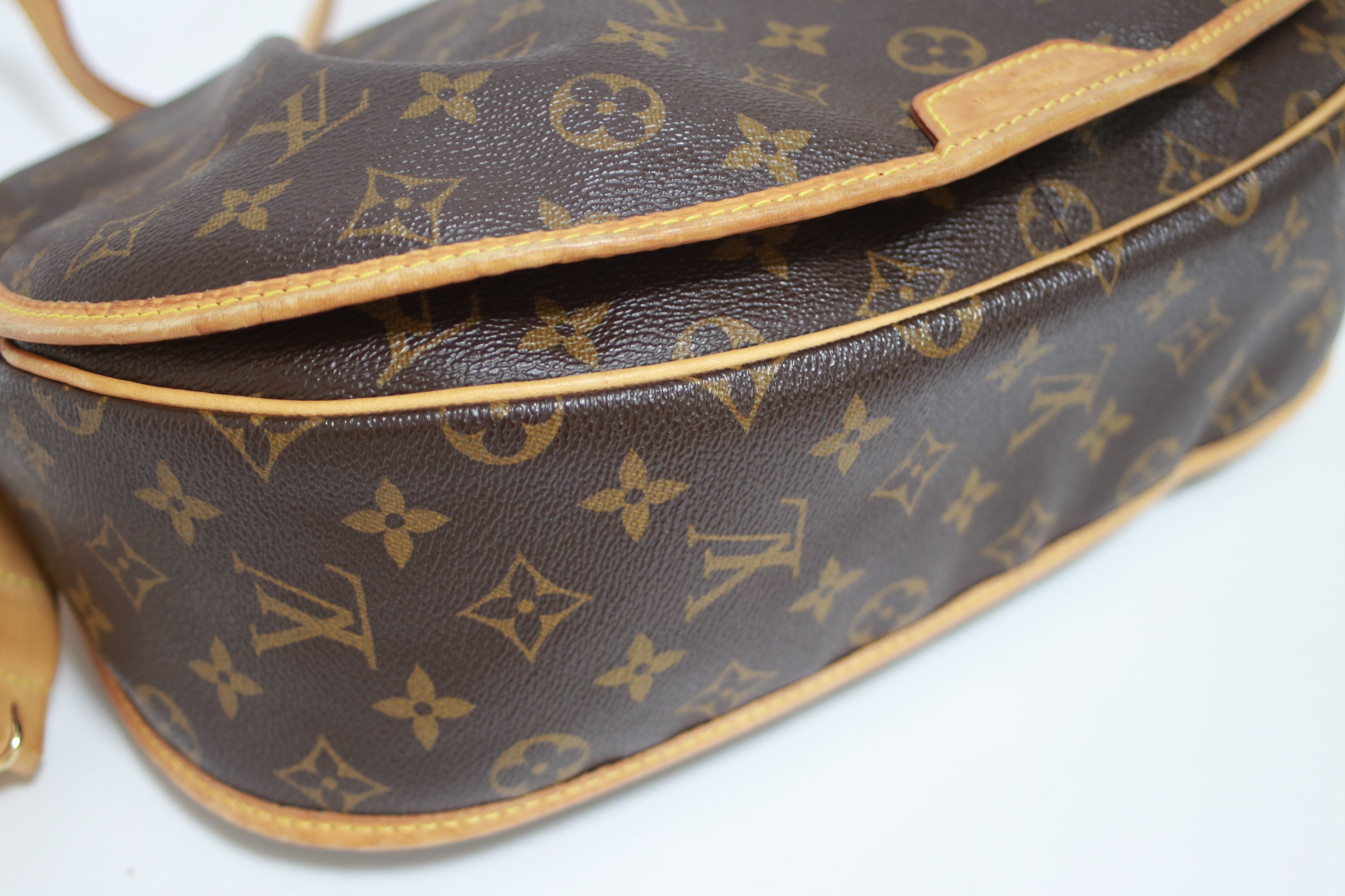 Louis Vuitton Menilmontant MM Shoulder Bag Used