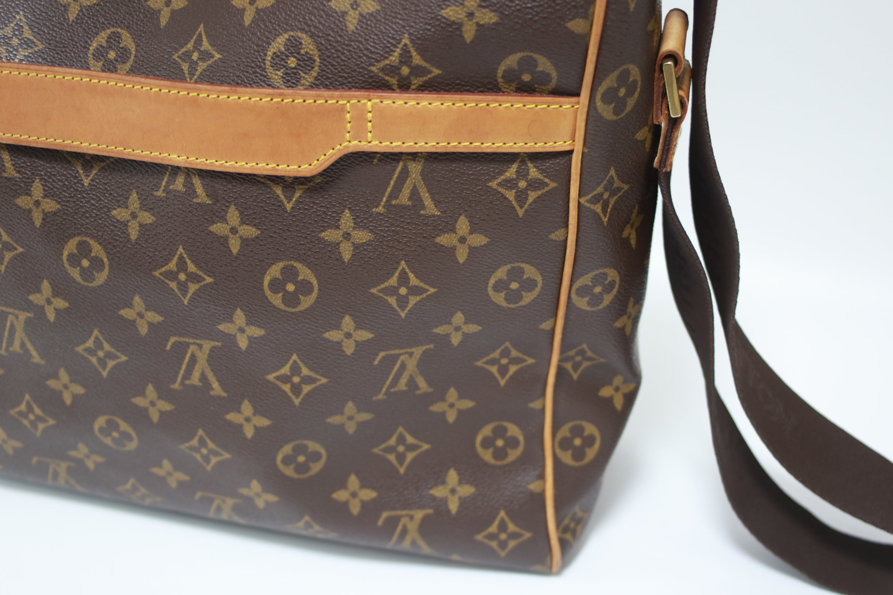 Louis Vuitton Abbesses Messenger Bag Used