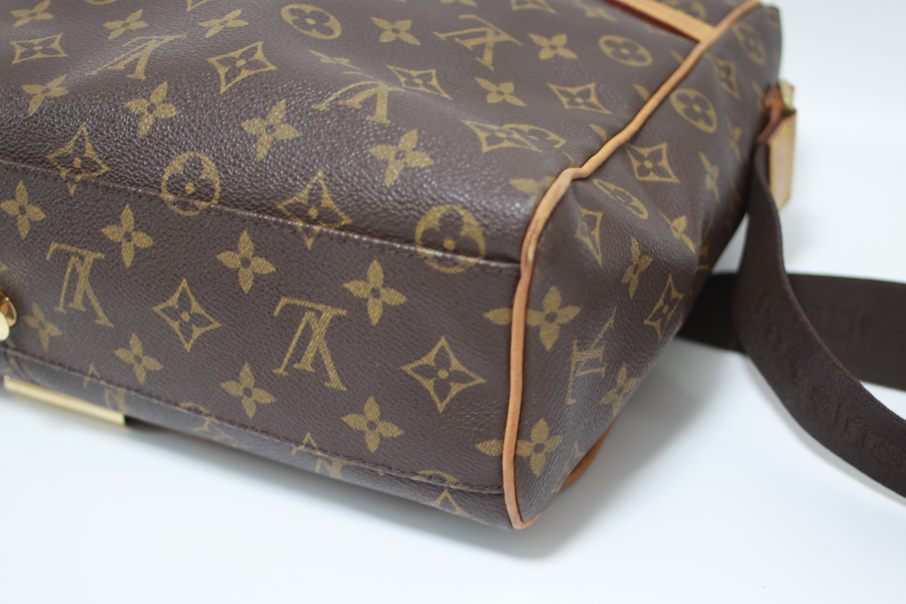 Louis Vuitton Abbesses Messenger Bag Used