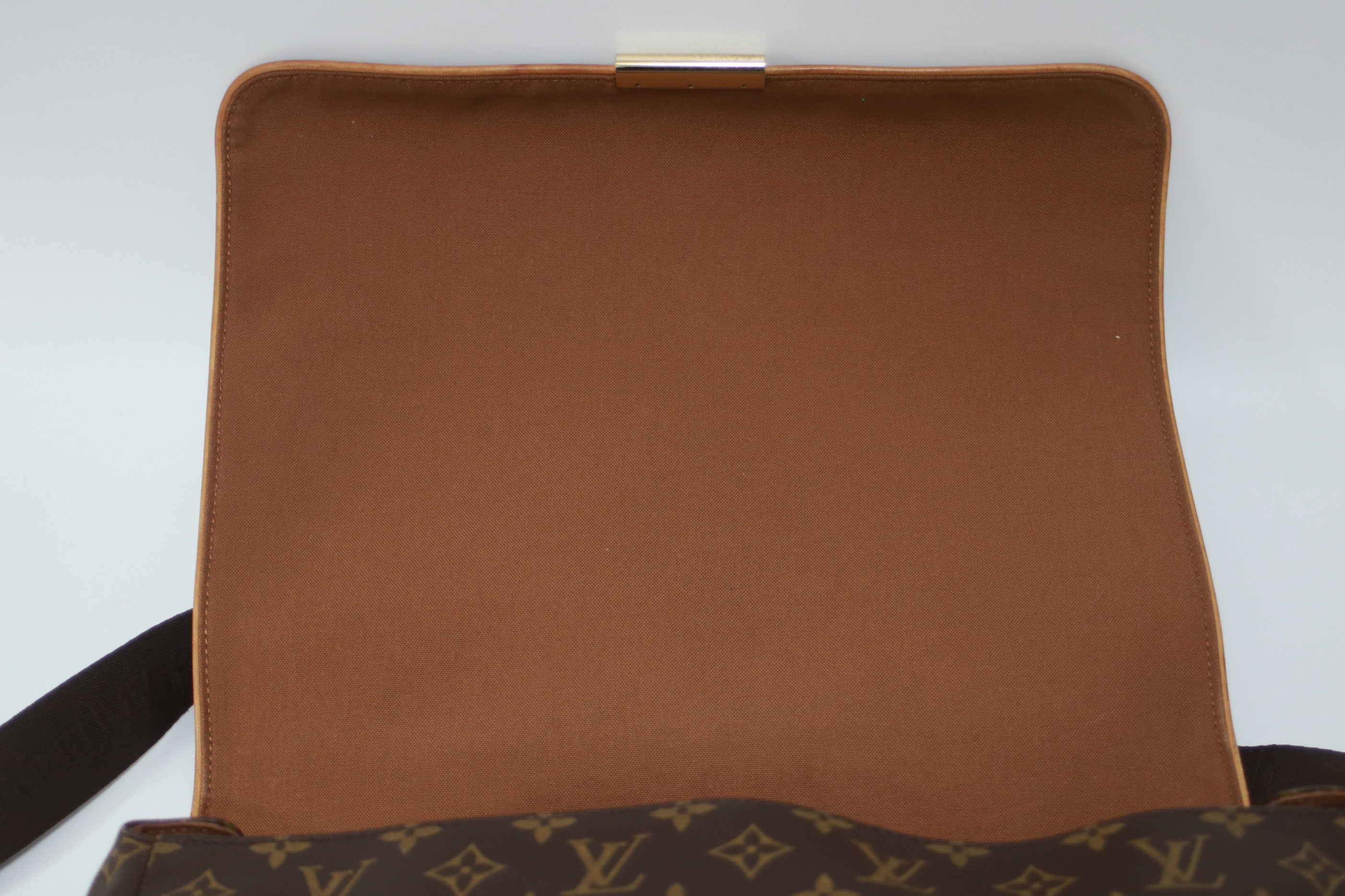 Louis Vuitton Abbesses Messenger Bag Used