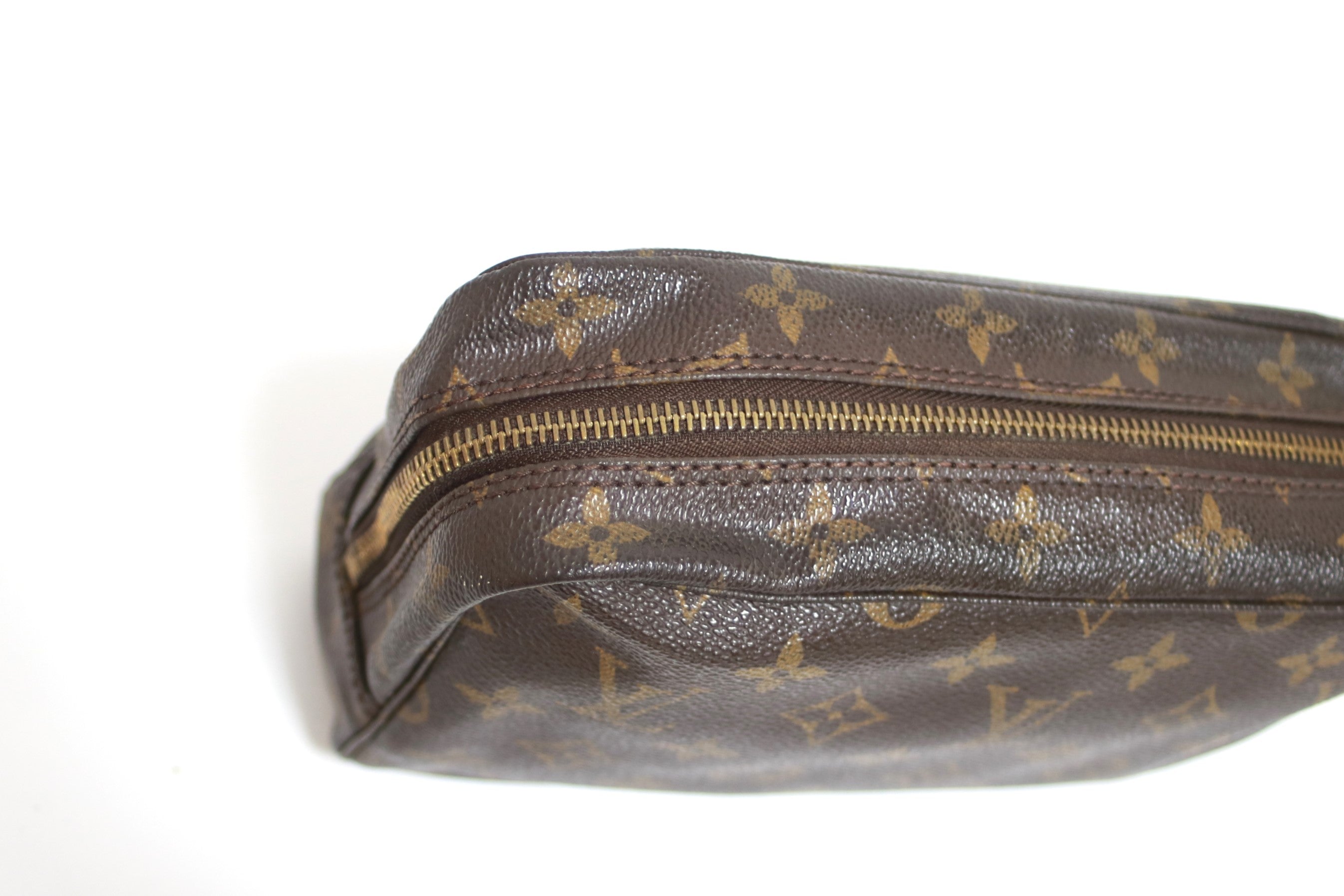 Louis Vuitton Trousse 23 Clutch Used