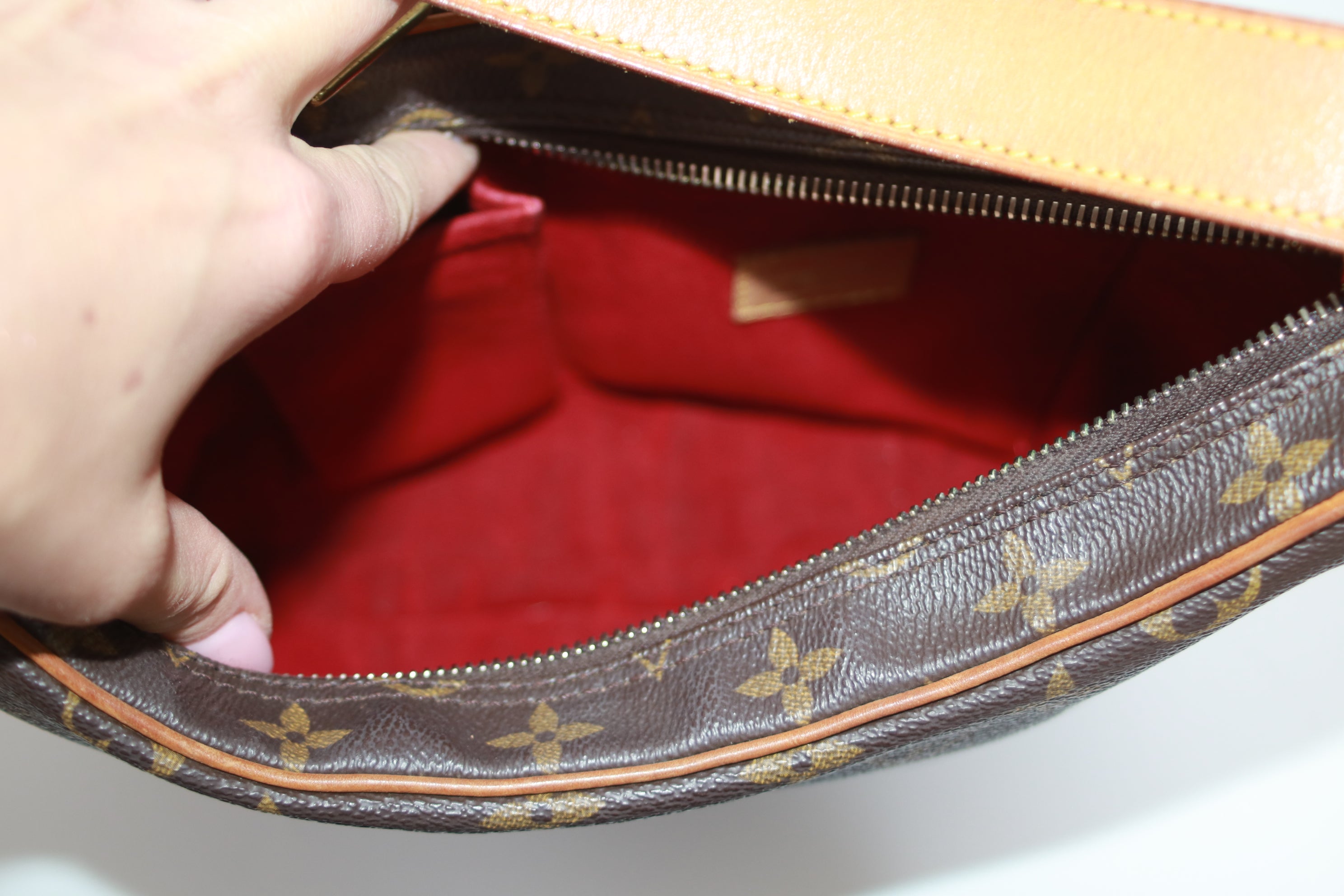 Louis Vuitton Croissant MM Shoulder Bag Used
