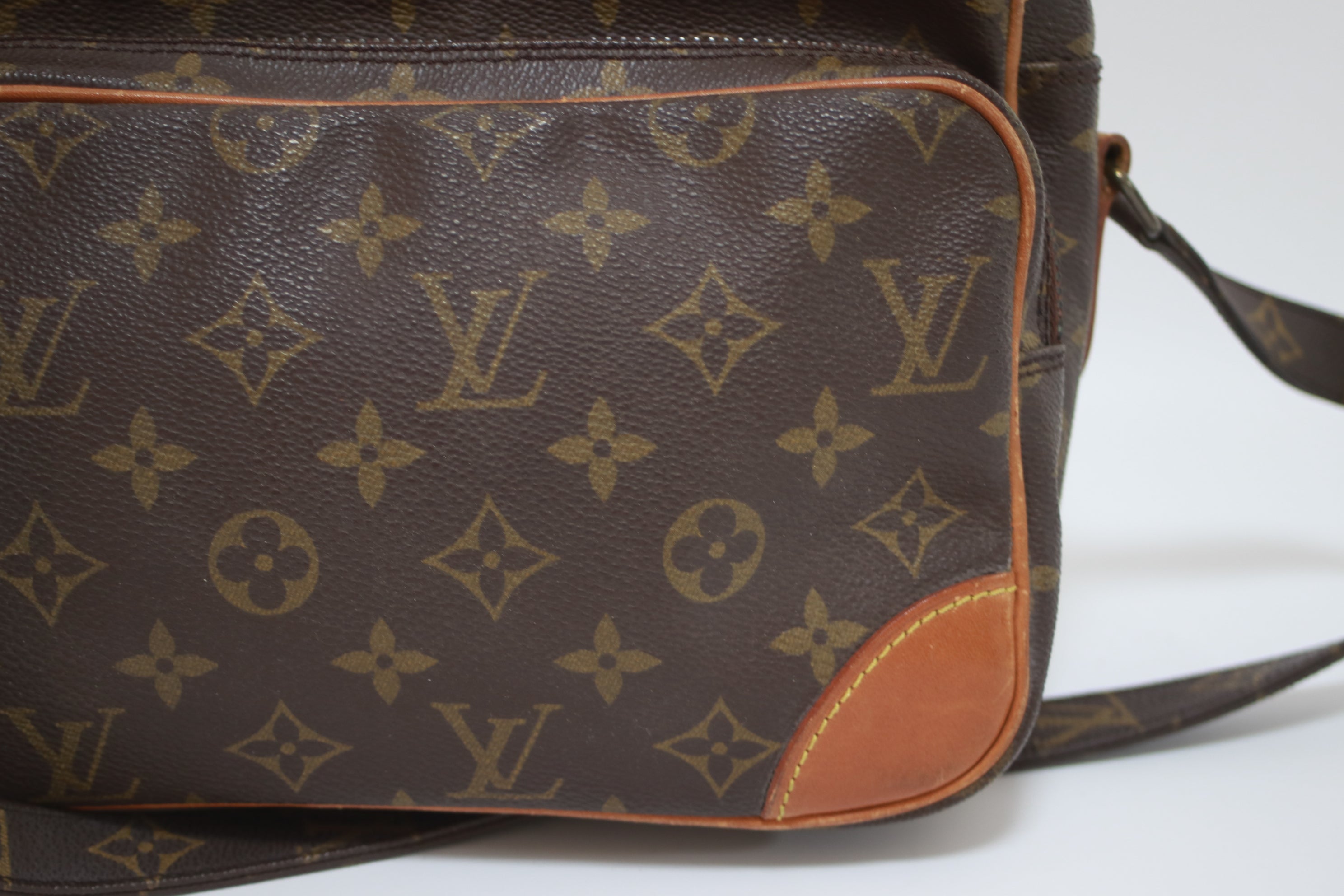 Louis Vuitton Nil Crossbody Usato