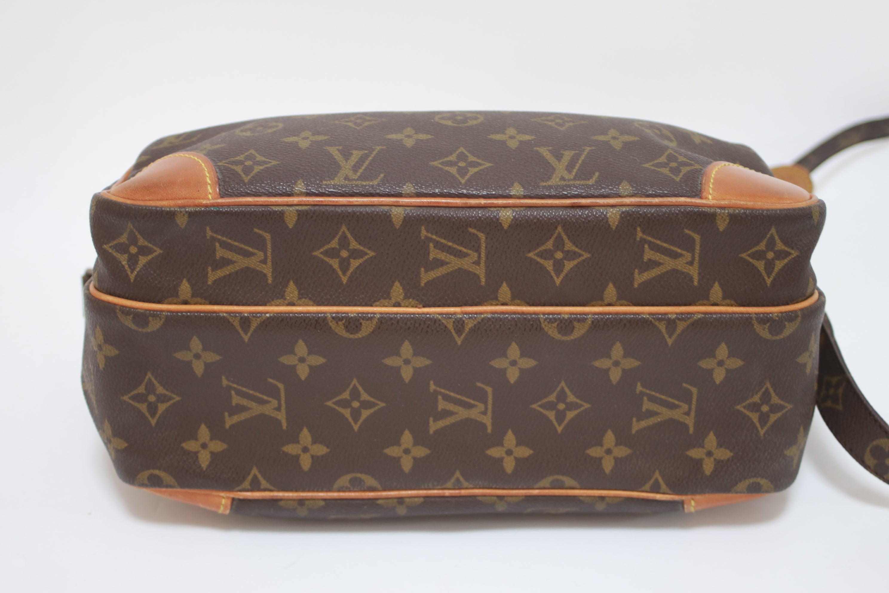 Louis Vuitton Nil Crossbody Usato