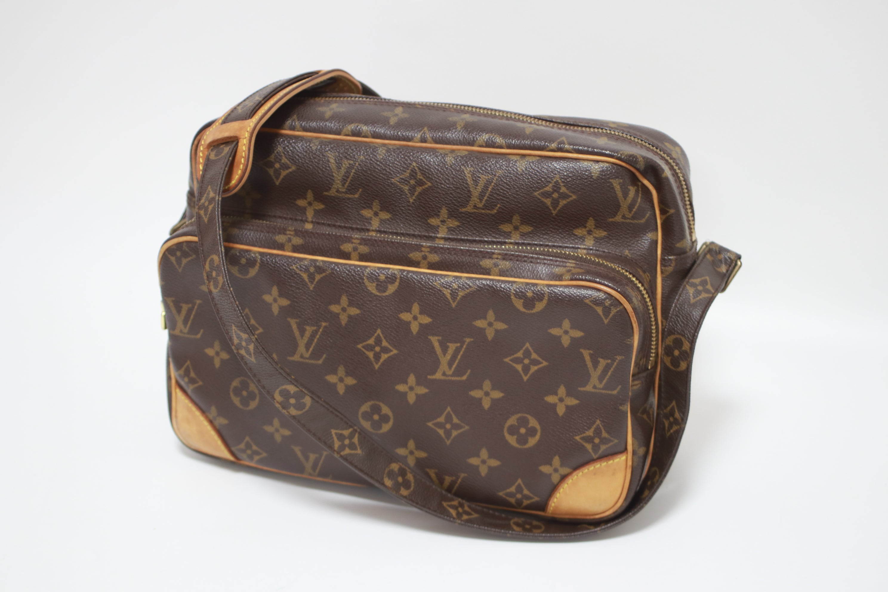 Louis Vuitton Nil Crossbody Usato