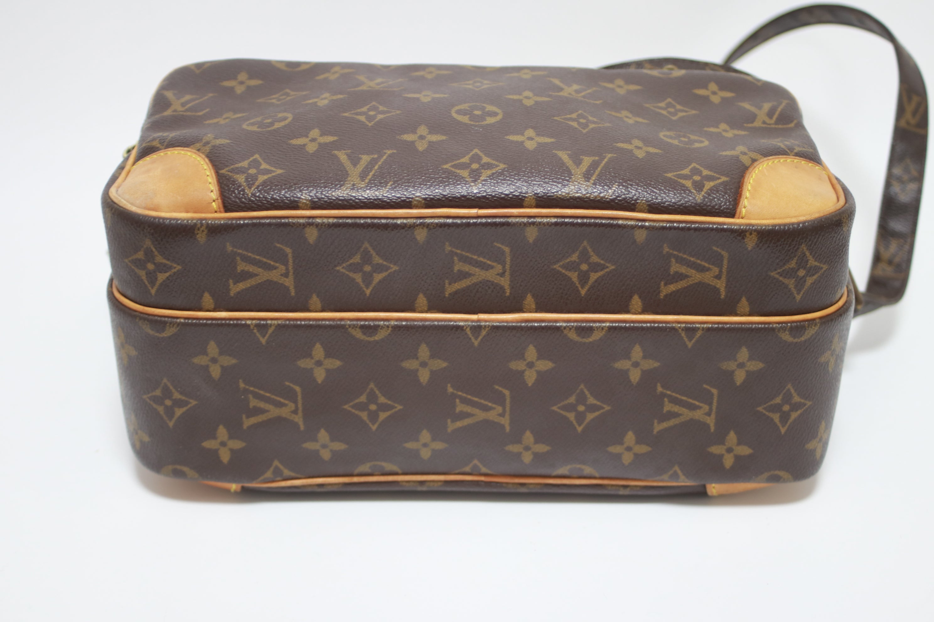 Louis Vuitton Nil Crossbody Usato