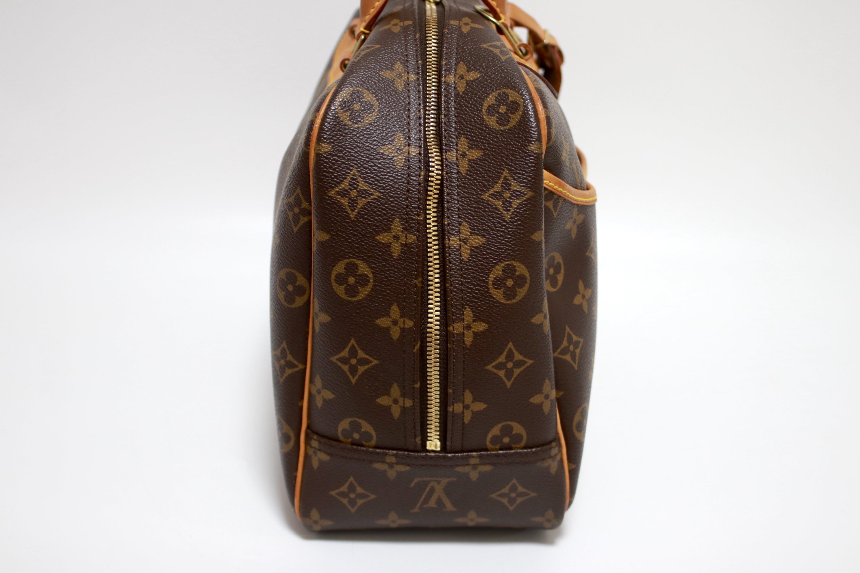 Louis Vuitton Deauville Handbag Used