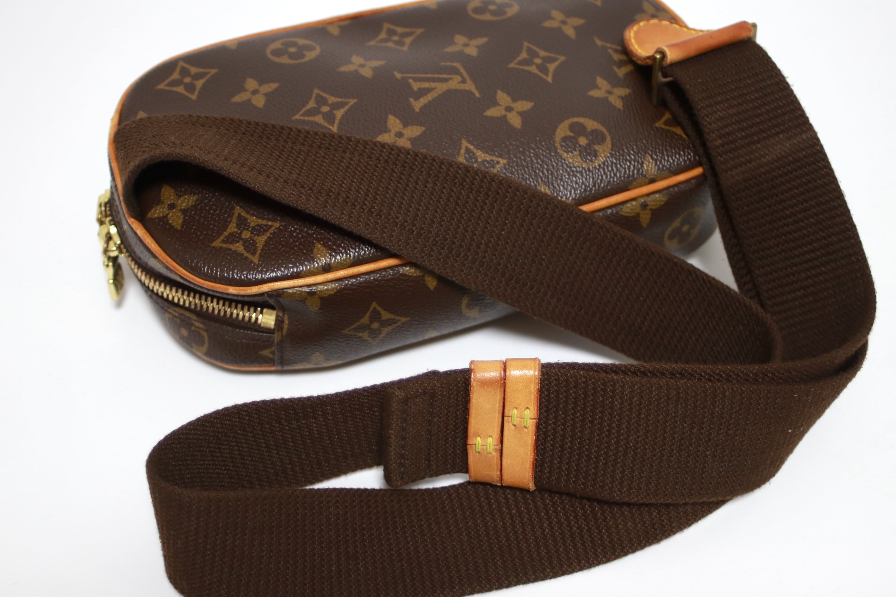 Louis Vuitton Pochette Gange Body Bag Used