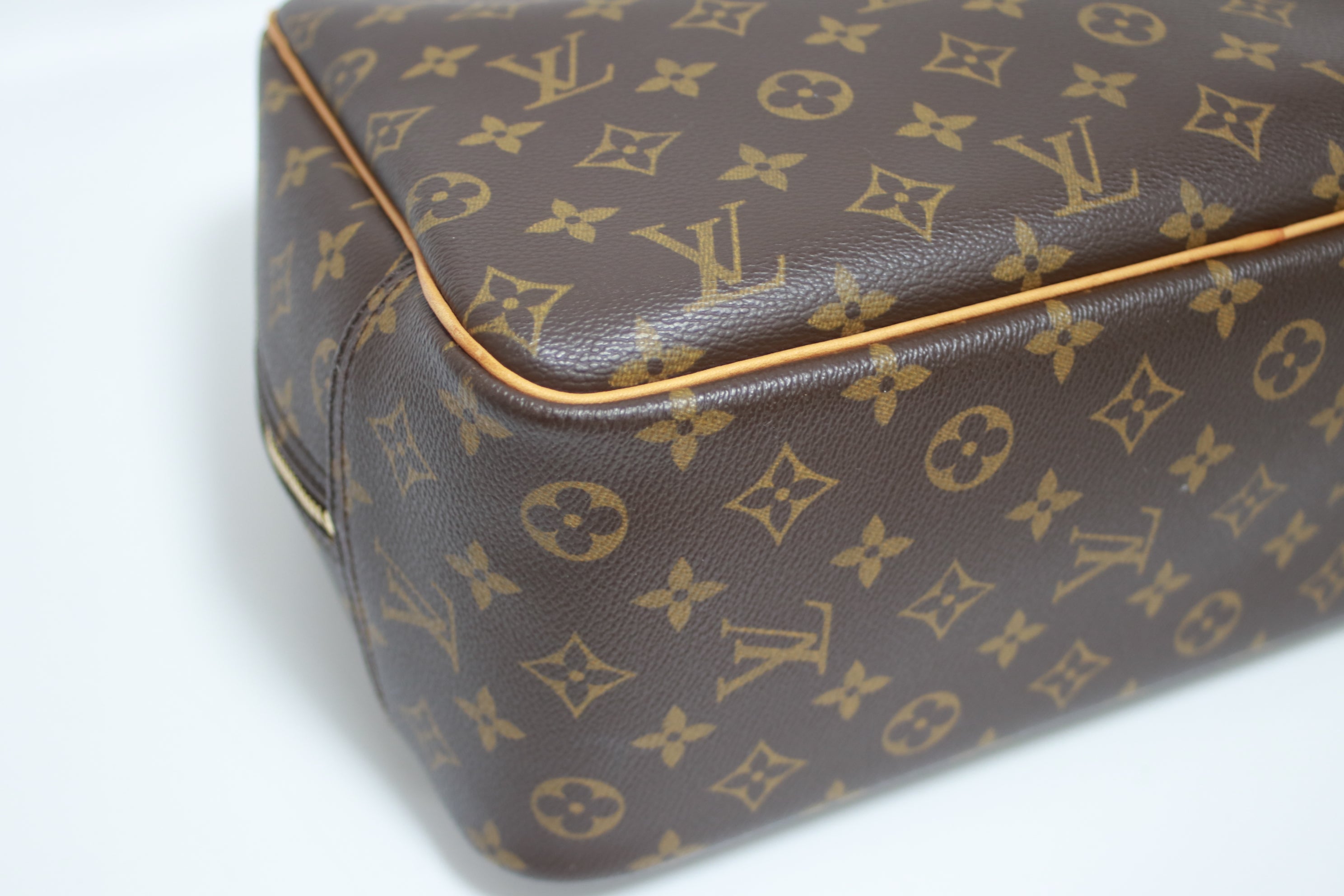 Louis Vuitton Deauville Handbag Used