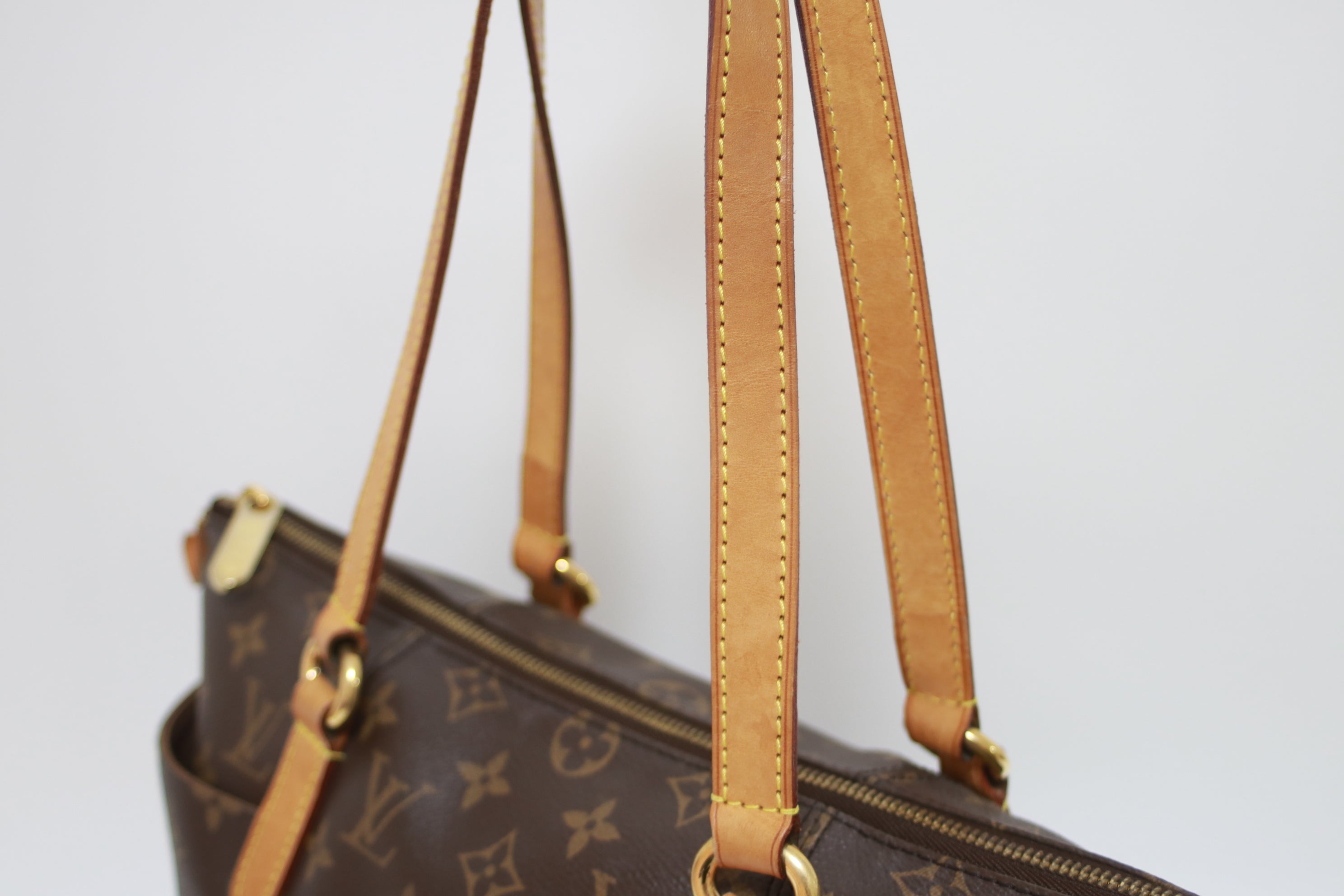 Louis Vuitton Totally PM Handbag Used