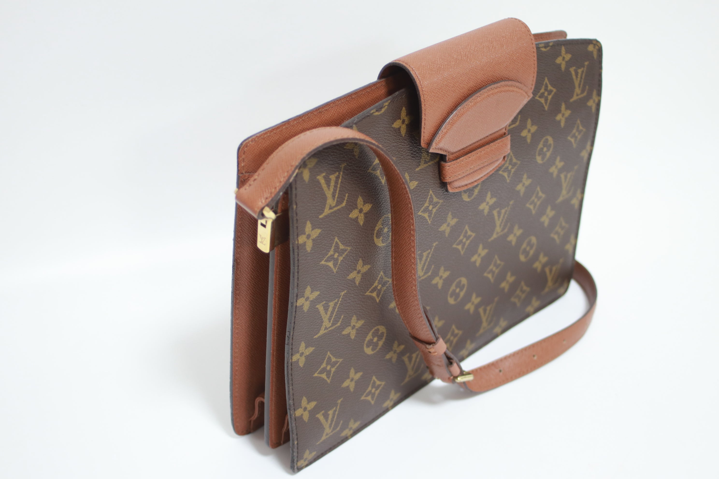 Louis Vuitton Courcelles Shoulder Bag Used