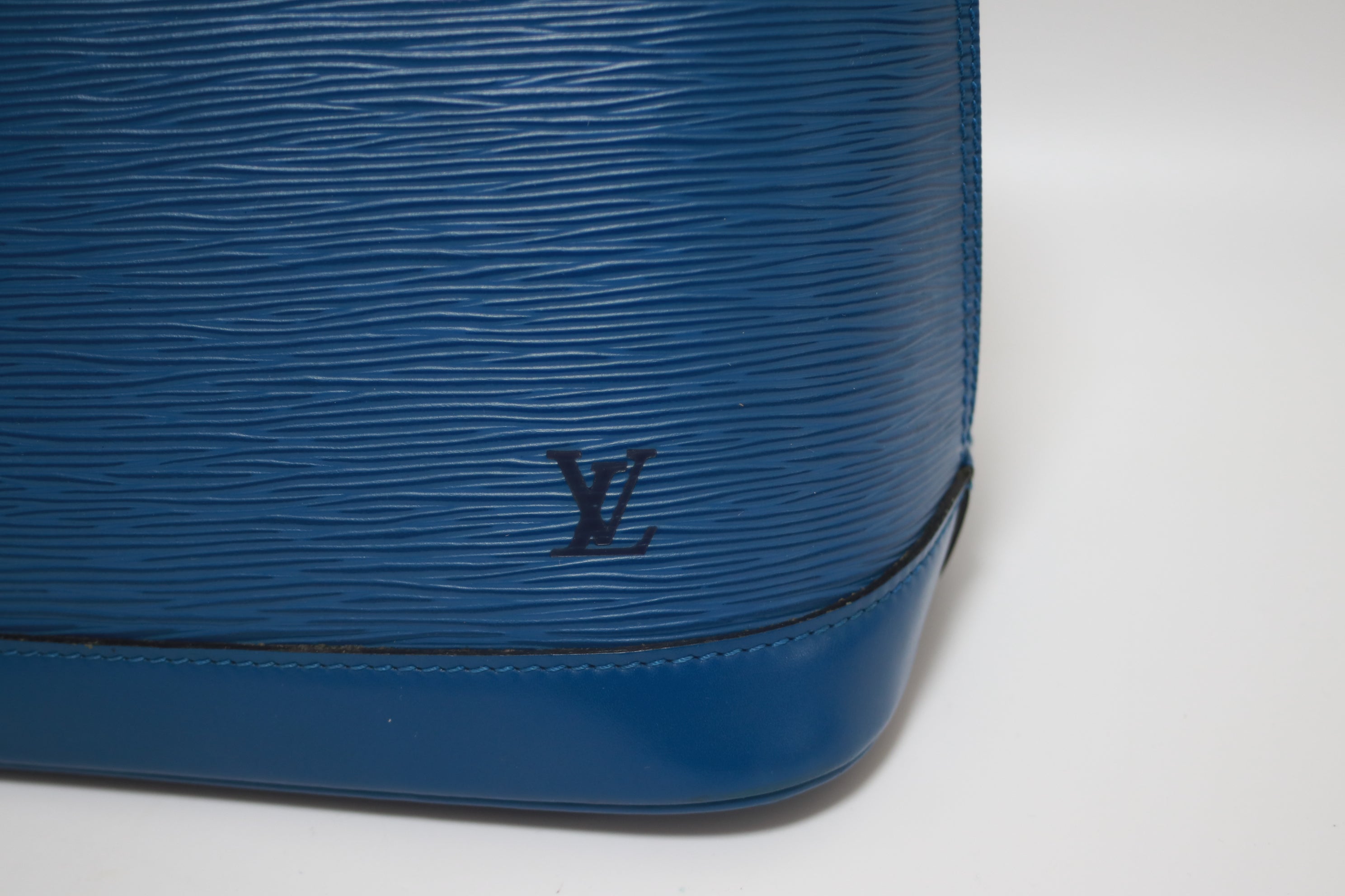 Louis Vuitton Alma PM Epi Blue Used