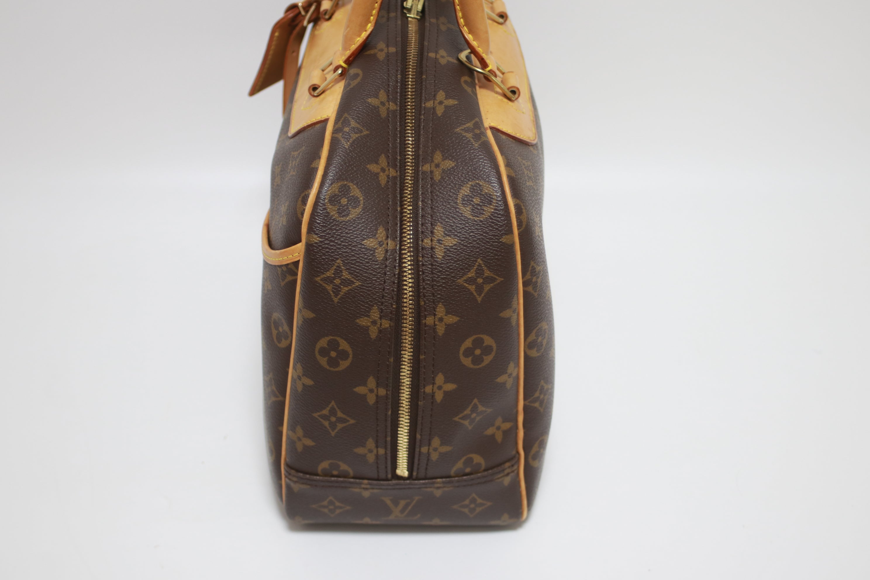 Louis Vuitton Deauville Handbag Used