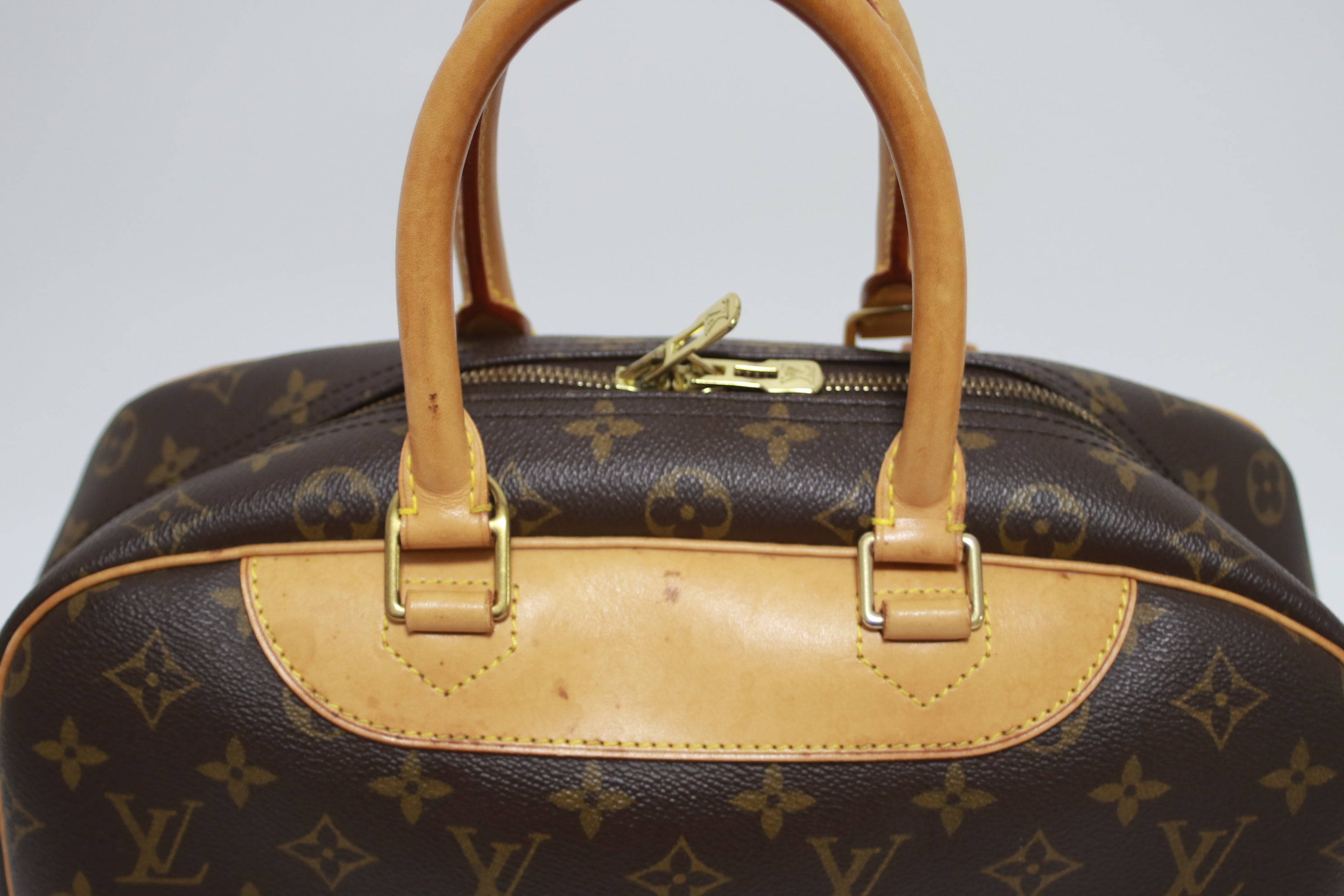 Louis Vuitton Deauville Handbag Used