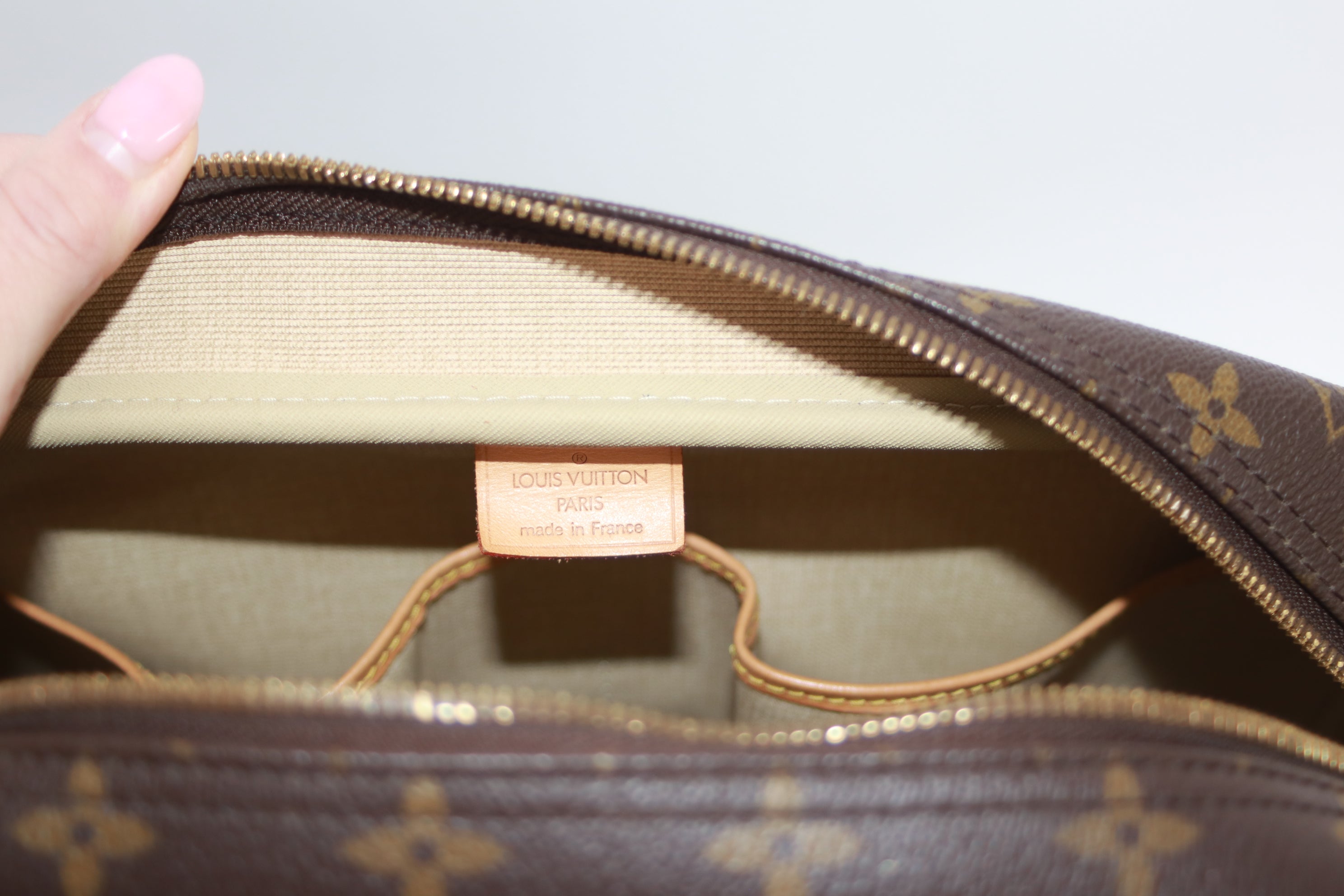 Louis Vuitton Deauville Handbag Used