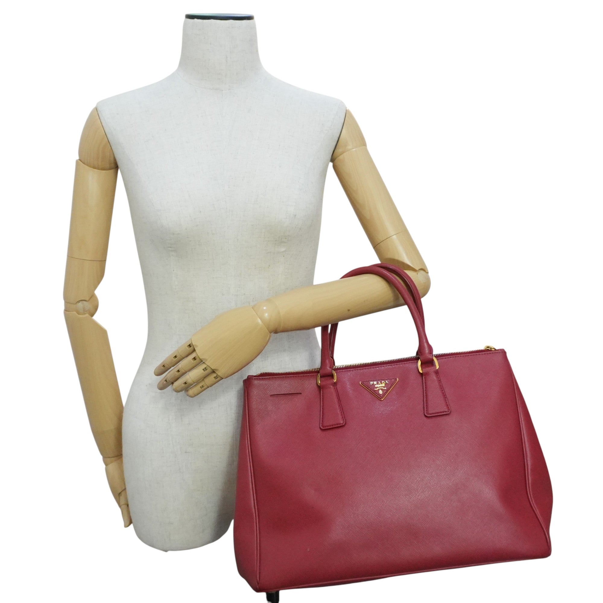 Pre-owned Prada Saffiano Handbag Red