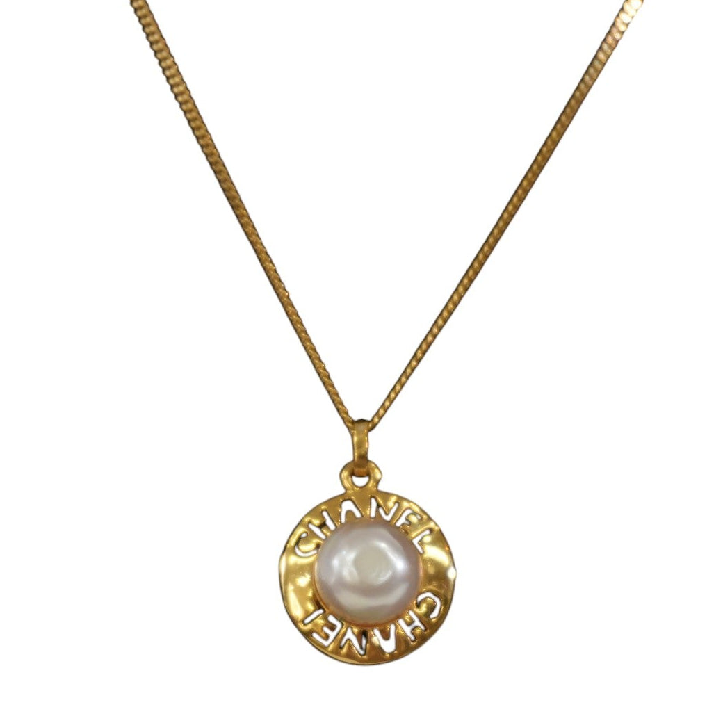 Pre-owned Chanel Pearl Necklace Gold