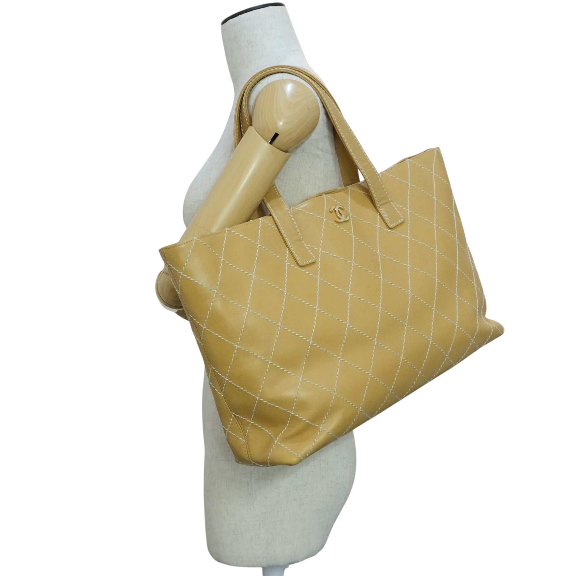 Pre-owned Chanel Wild Stitch Shoulder Bag Beige