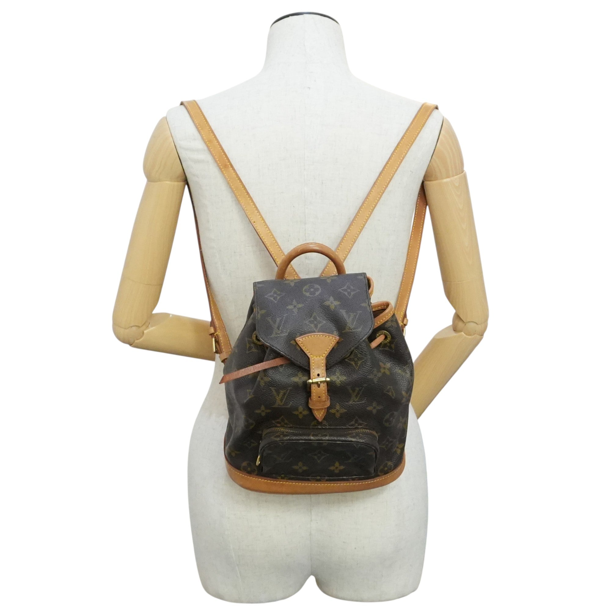 Pre-owned Louis Vuitton Monogram Montsouris MM Backpack