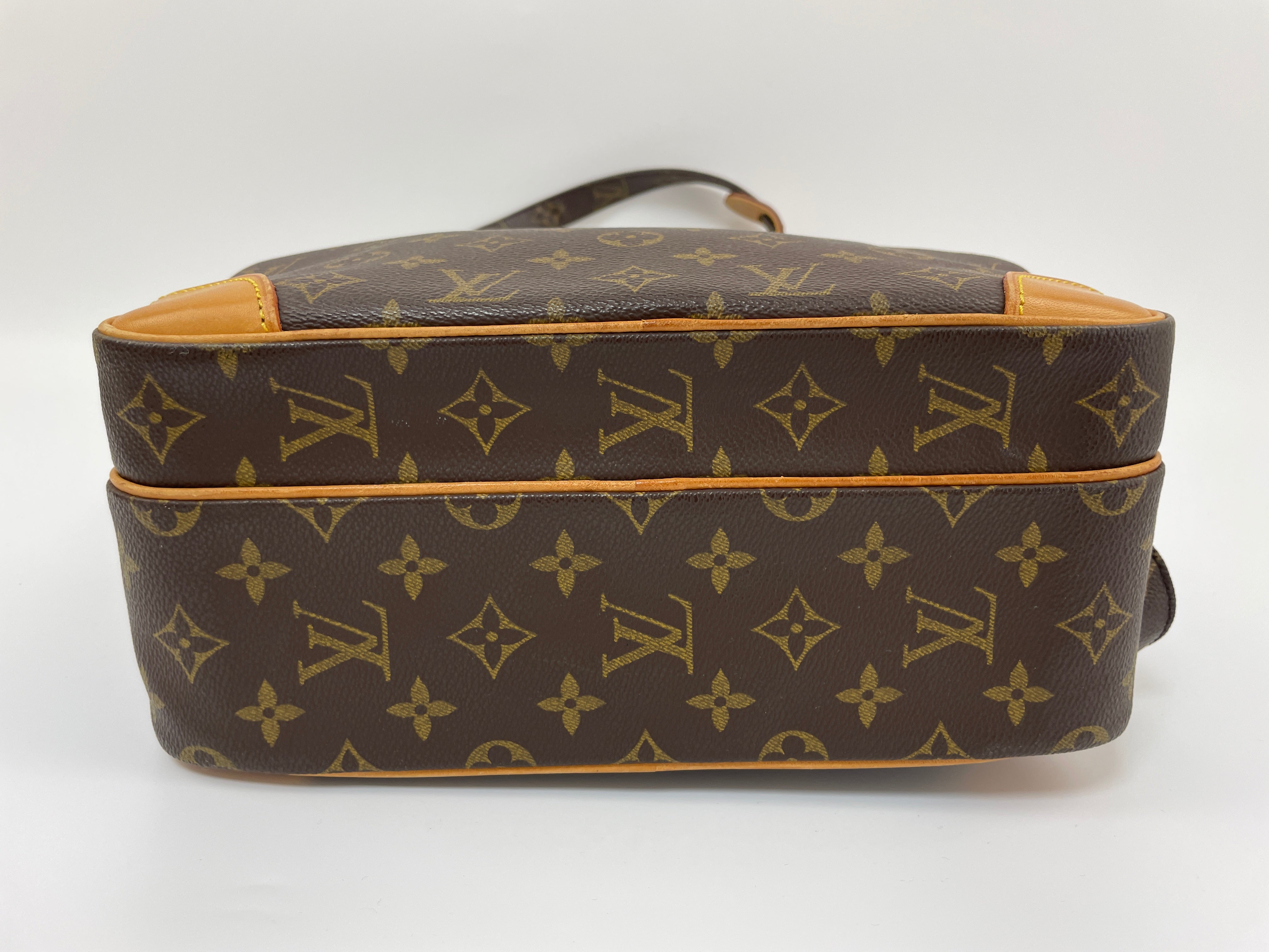 Louis Vuitton Vintage Monogram Canvas Nil Messenger Bag