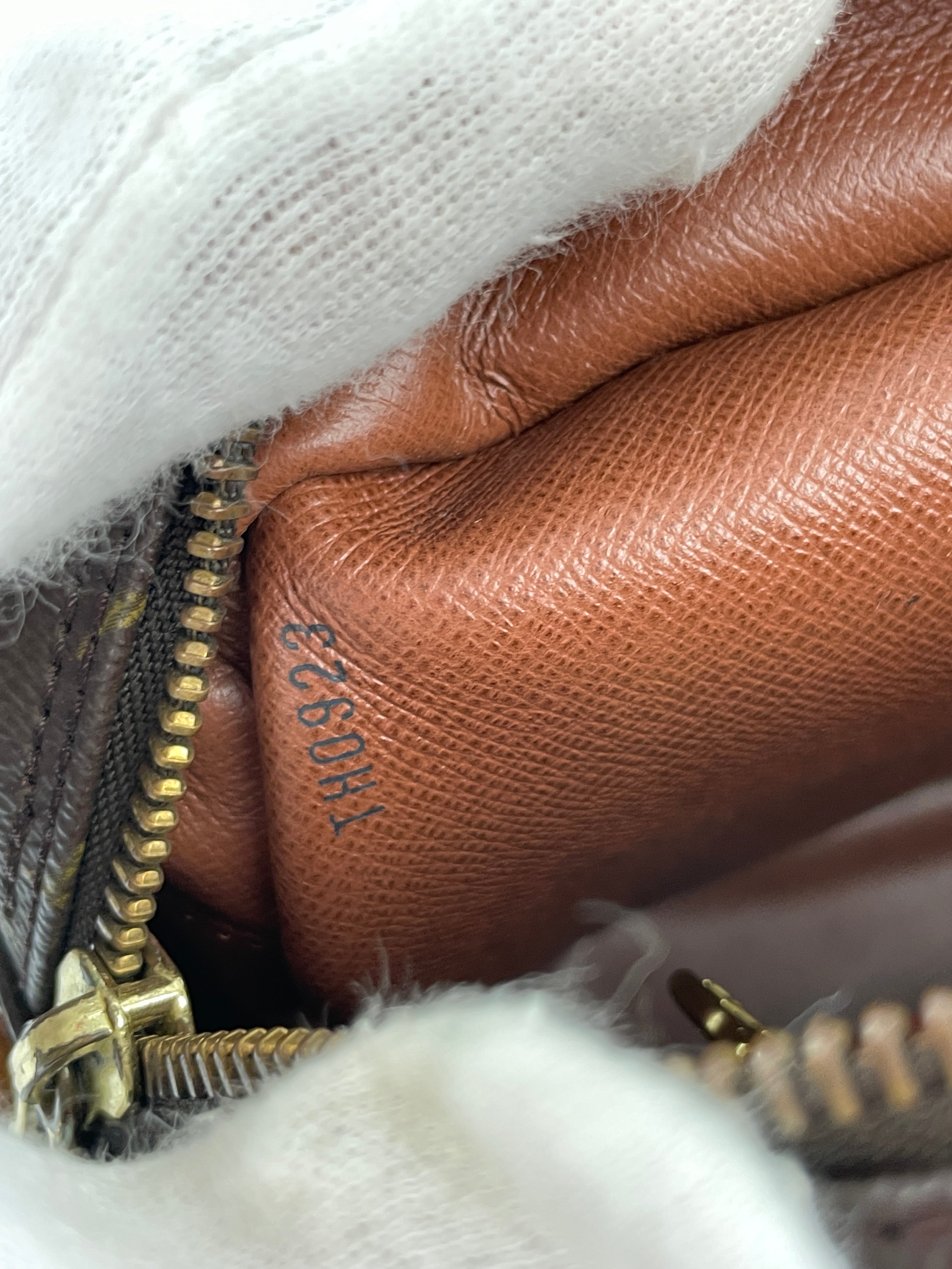 Louis Vuitton Blois Shoulder Bag Used (6663)