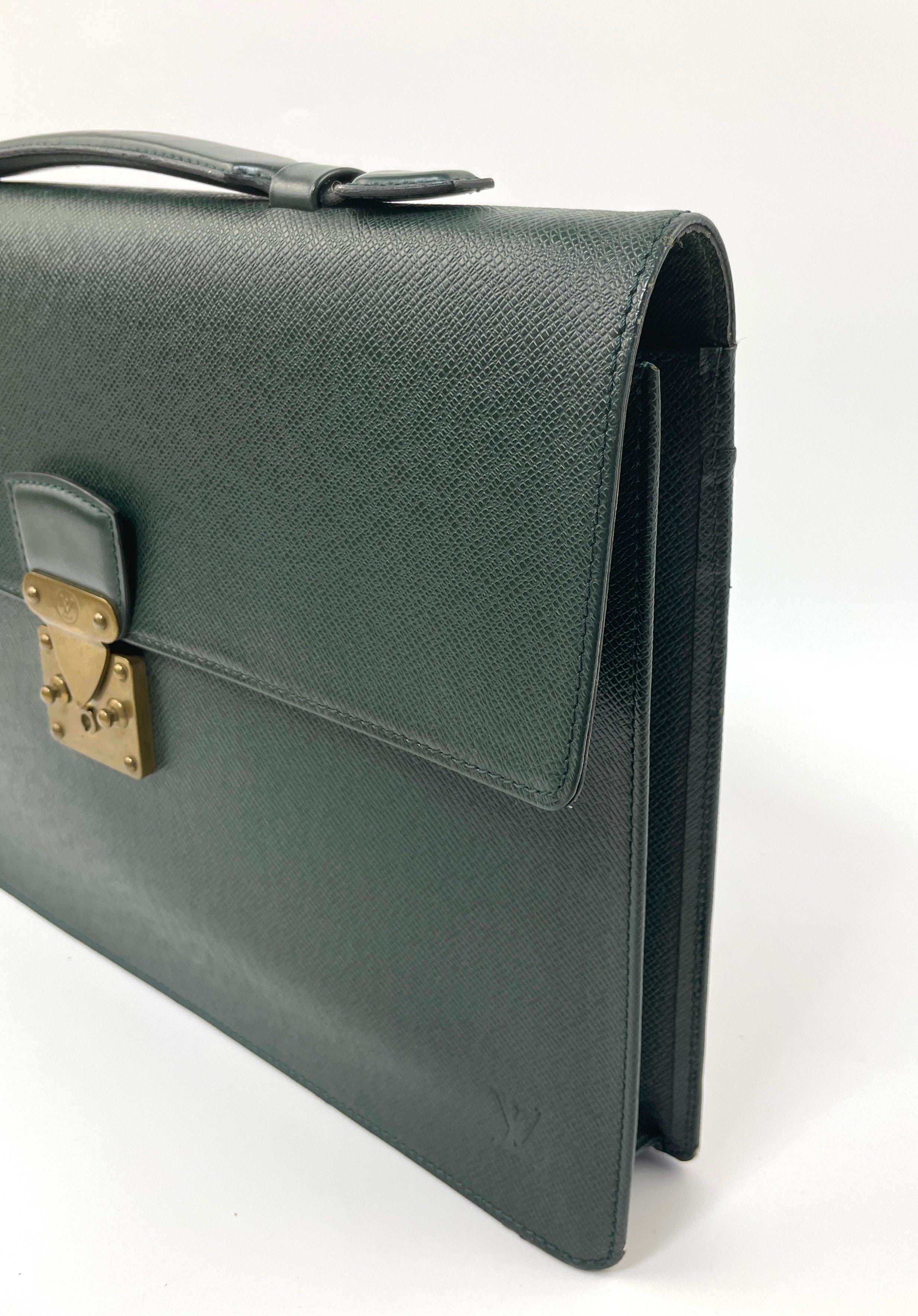 vuitton briefcase taiga robusto