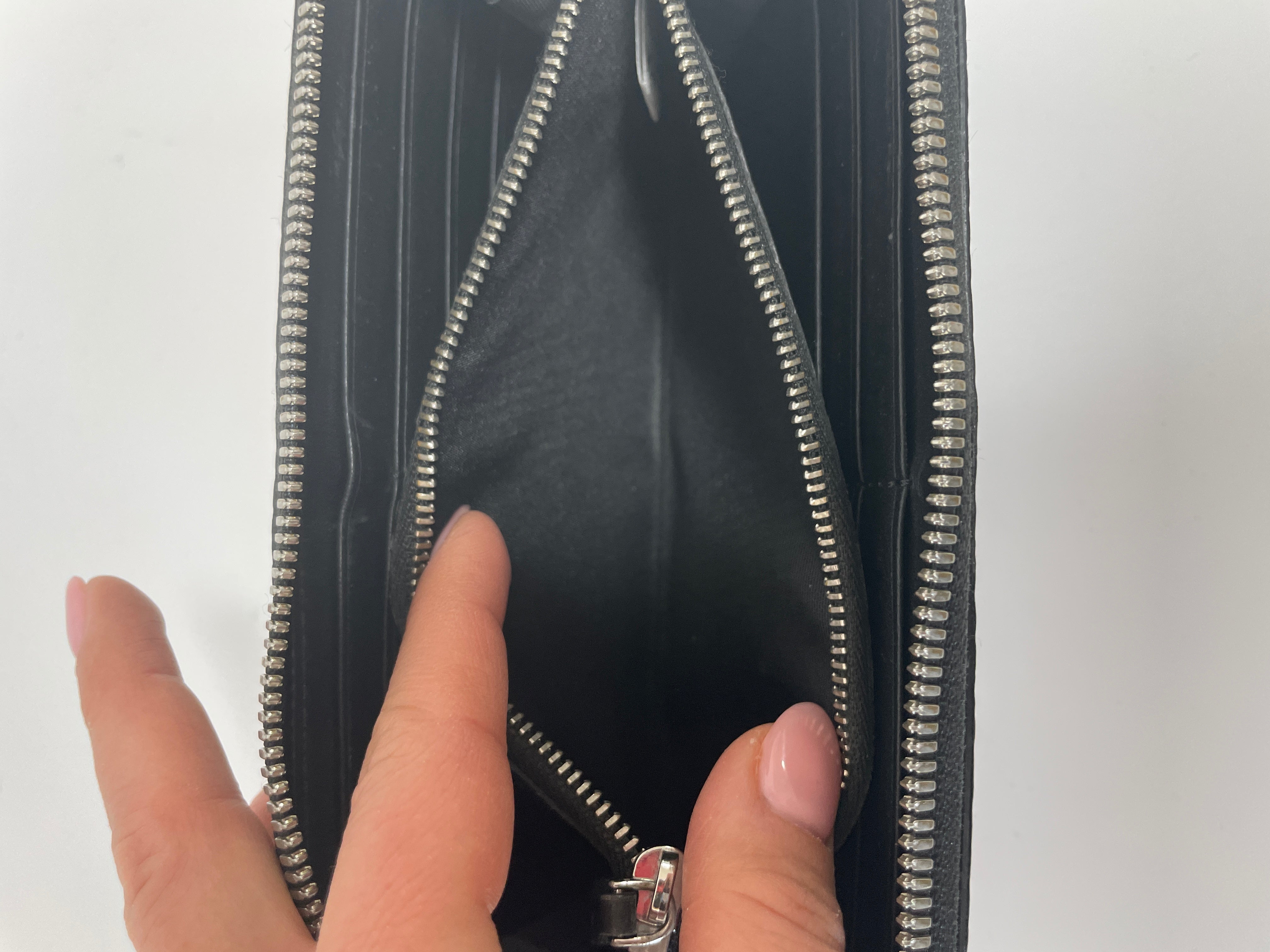 MCM Black Zippy Long Wallet Used (7618)