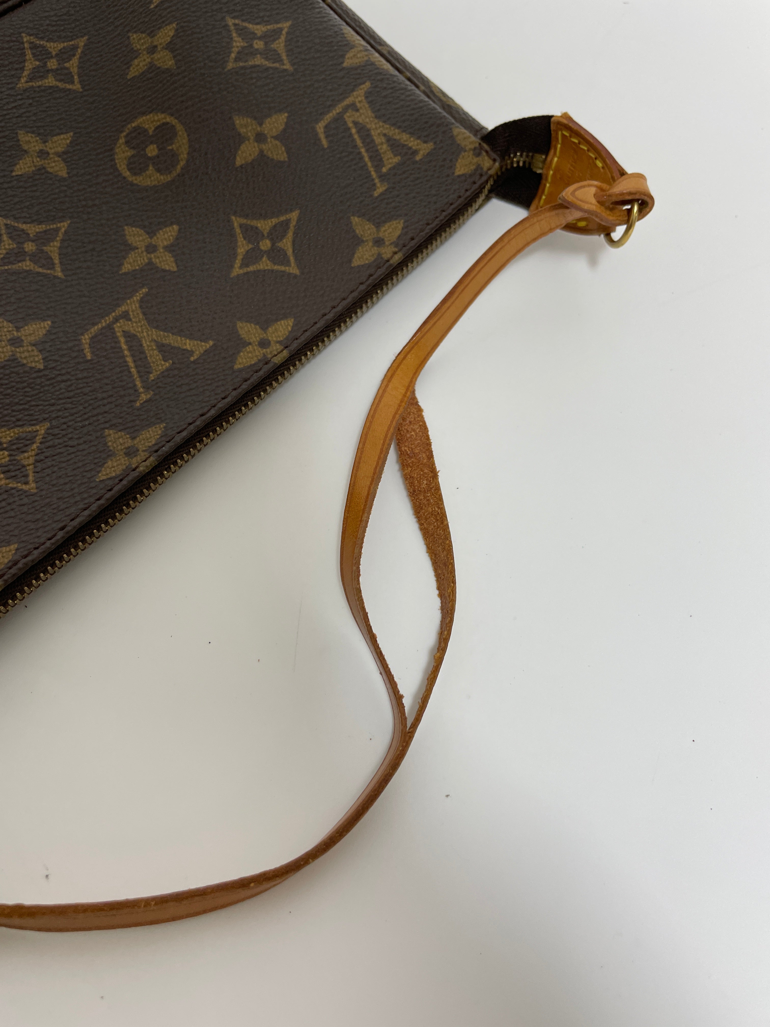 Louis Vuitton Pochette Accessories Used (8288)