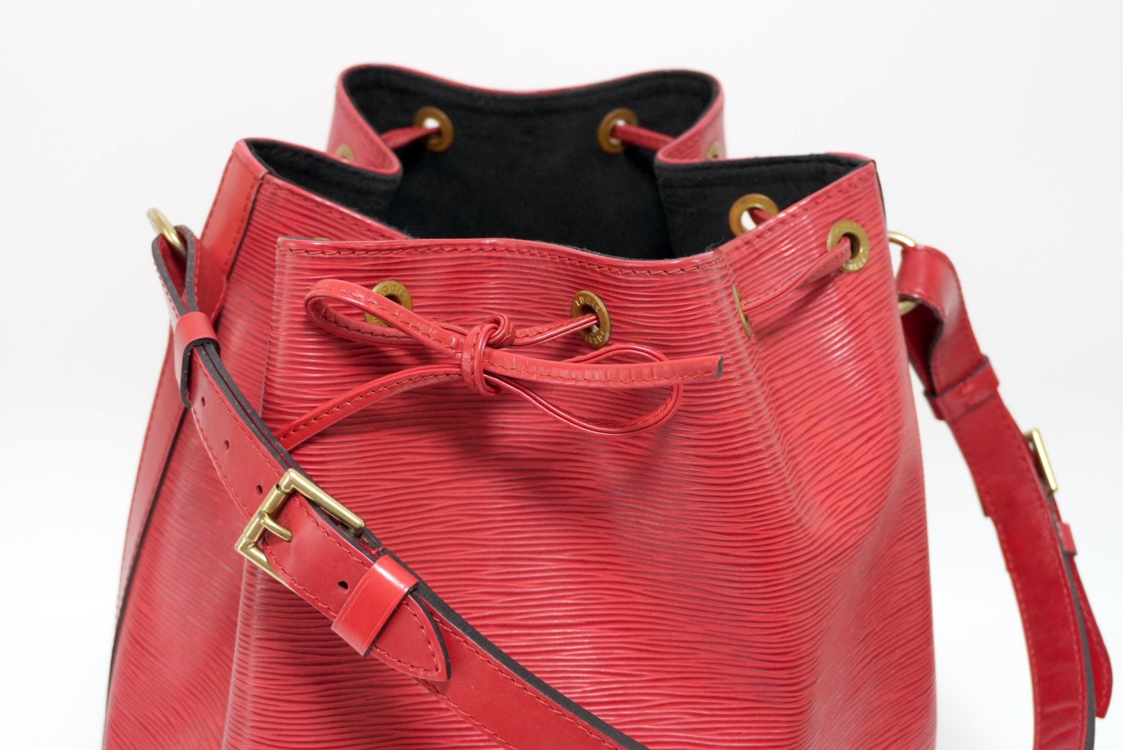 Louis Vuitton Noe GM Epi Red Bucket Shoulder Bag Used (8865)