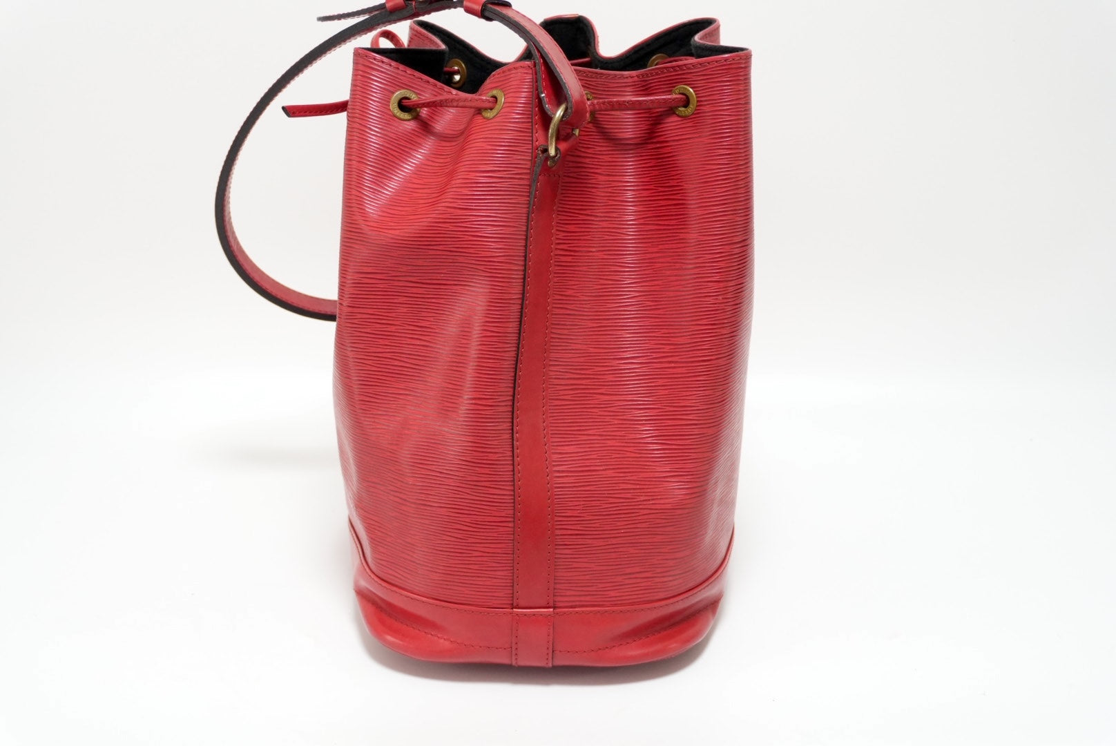 Louis Vuitton Noe GM Epi Red Bucket Shoulder Bag Used