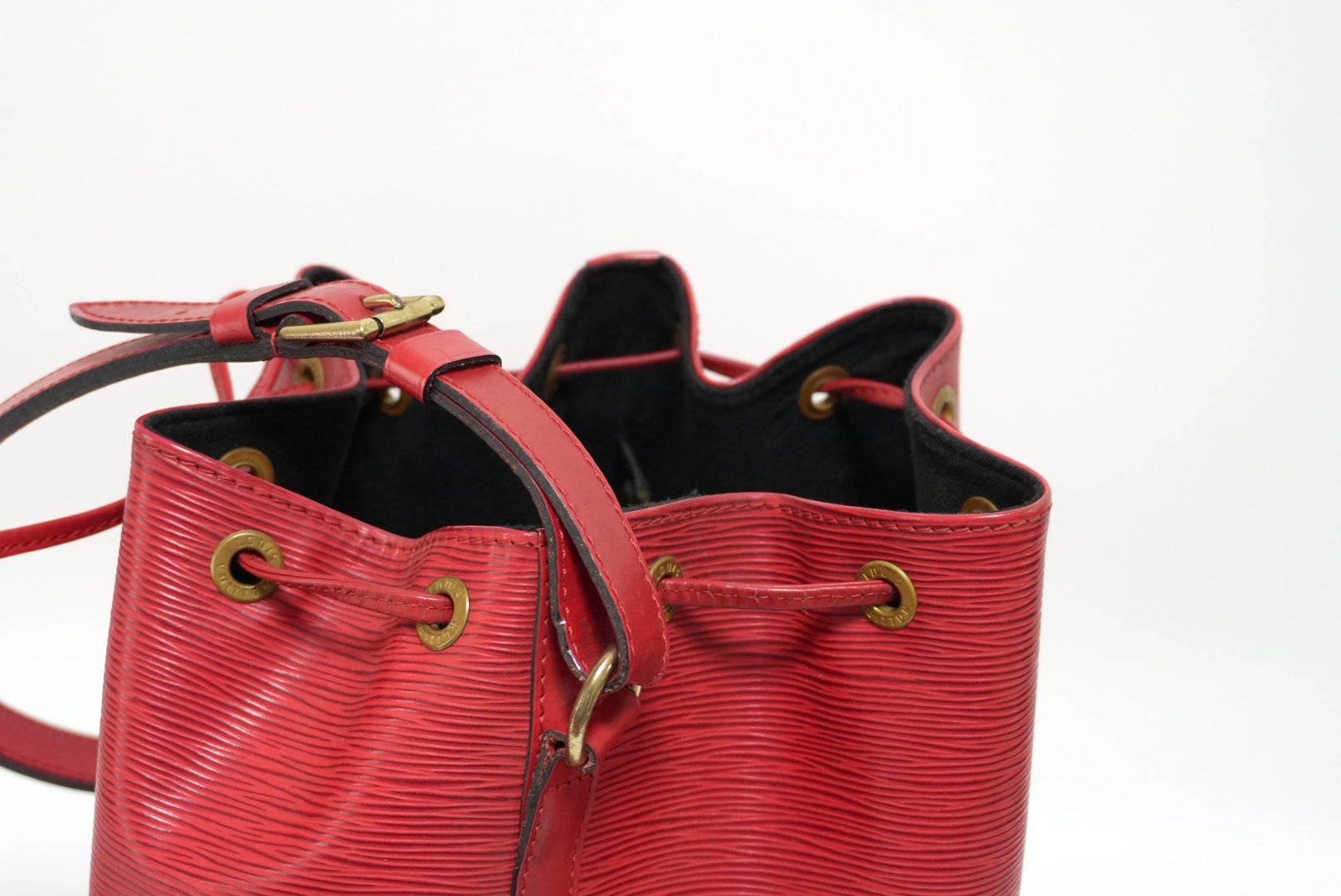 Louis Vuitton Noe GM Epi Red Bucket Shoulder Bag Used