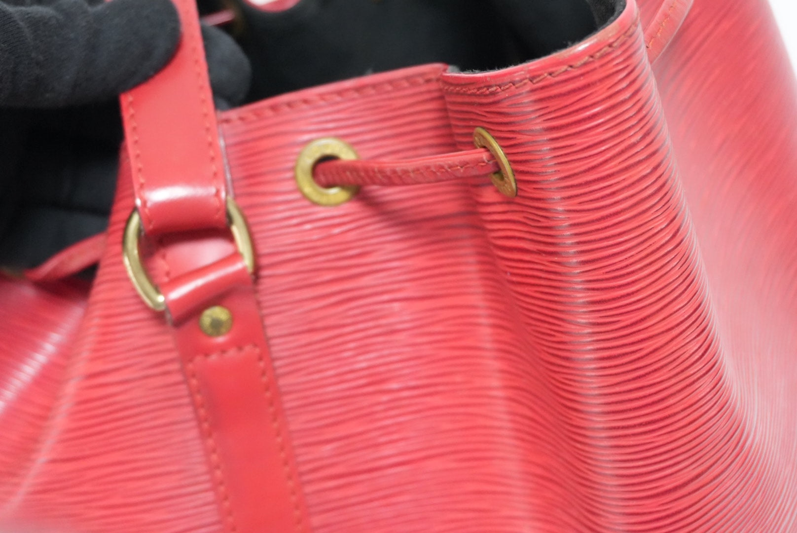 Louis Vuitton Noe GM Epi Red Bucket Shoulder Bag Used