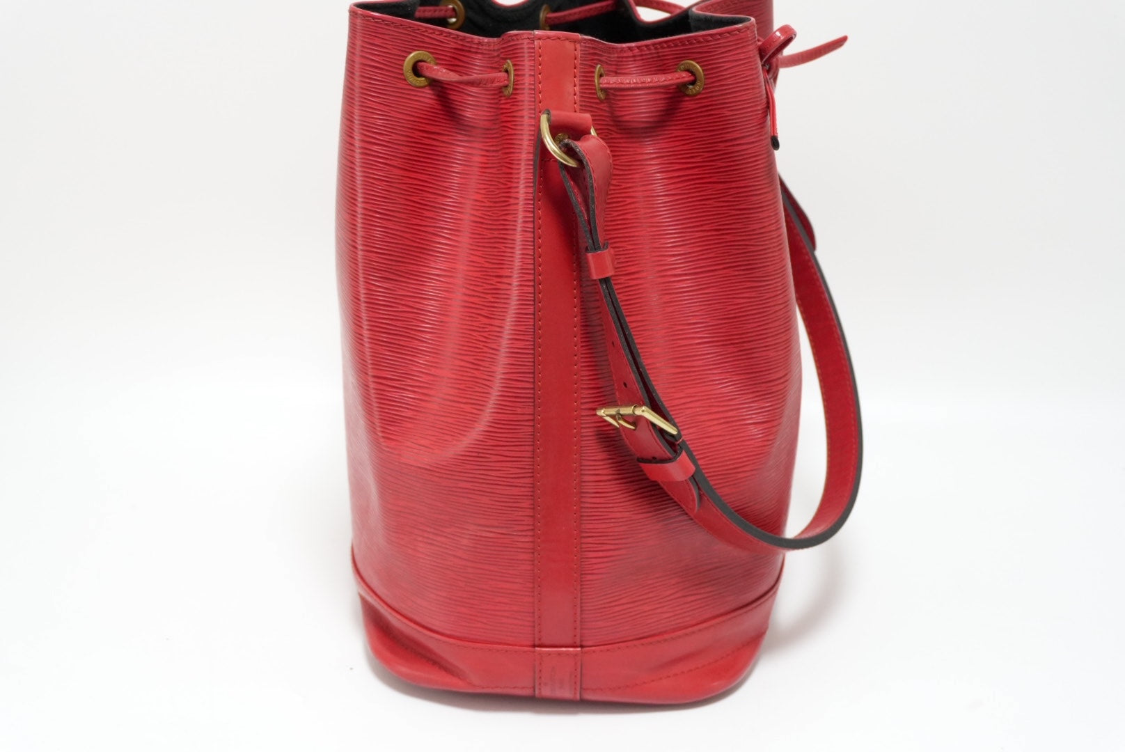 Louis Vuitton Noe GM Epi Red Bucket Shoulder Bag Used