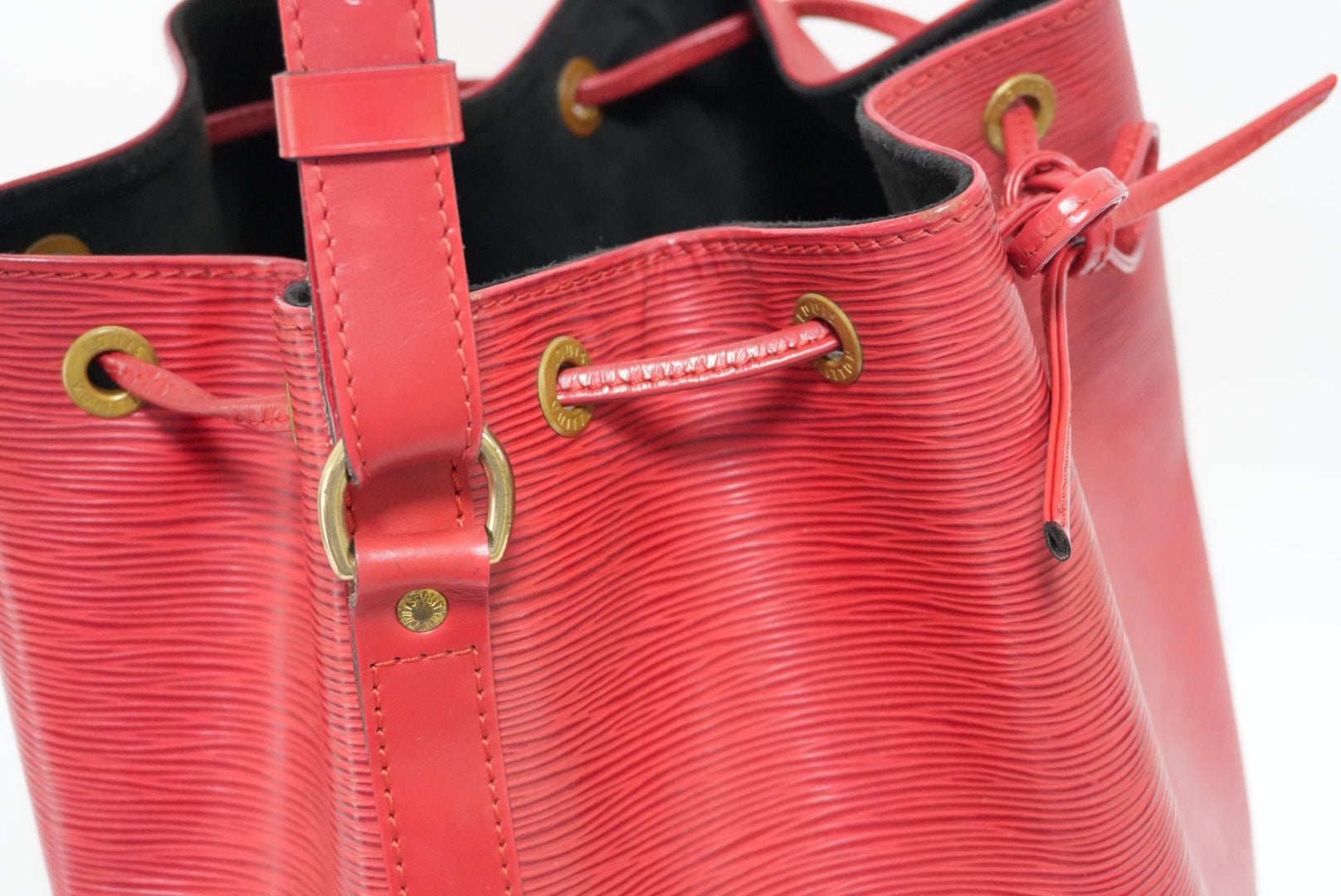 Louis Vuitton Noe GM Epi Red Bucket Shoulder Bag Used