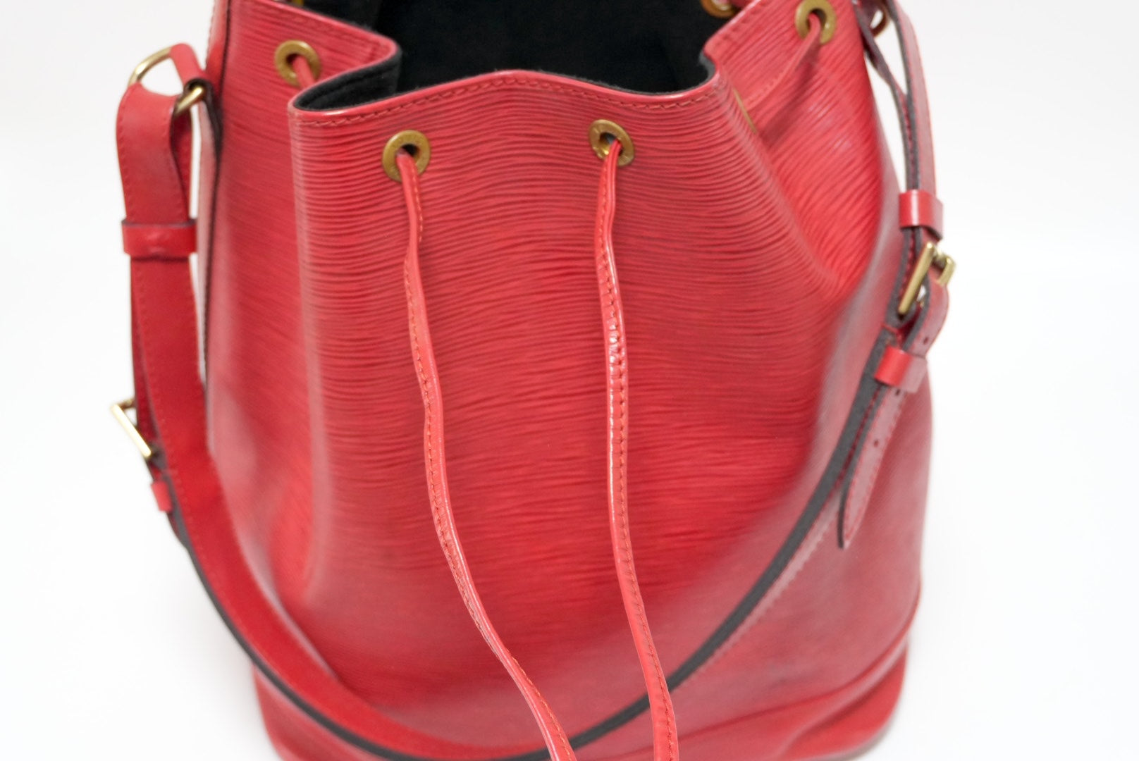 Louis Vuitton Noe GM Epi Red Bucket Shoulder Bag Used