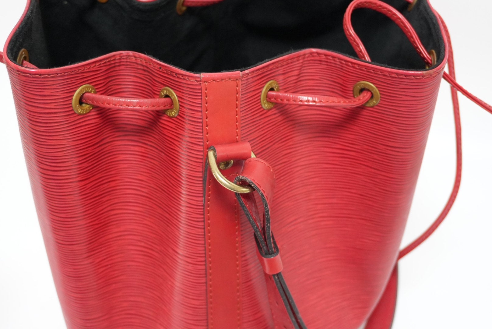 Louis Vuitton Noe GM Epi Red Bucket Shoulder Bag Used